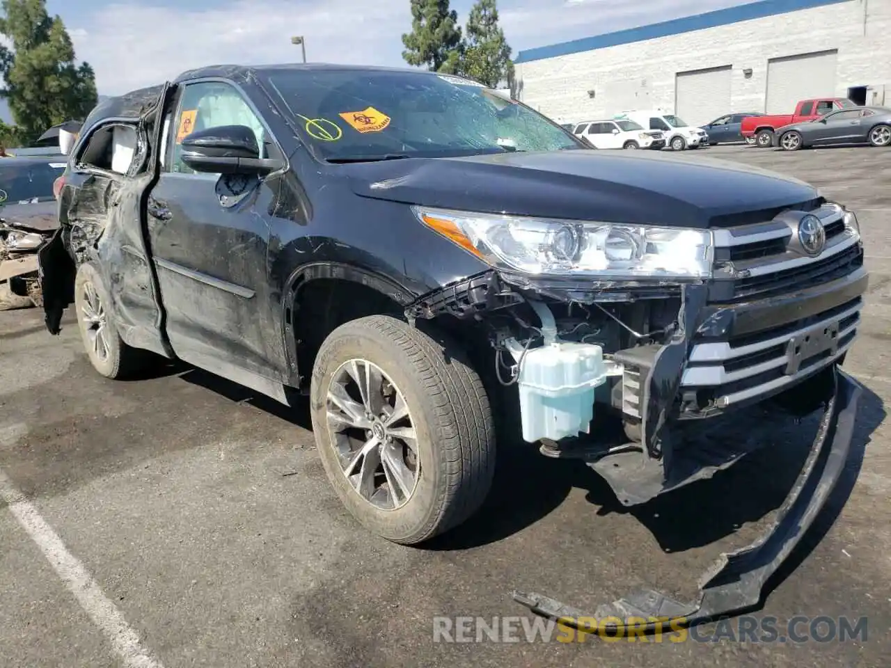 1 Photograph of a damaged car 5TDZZRFH6KS314637 TOYOTA HIGHLANDER 2019