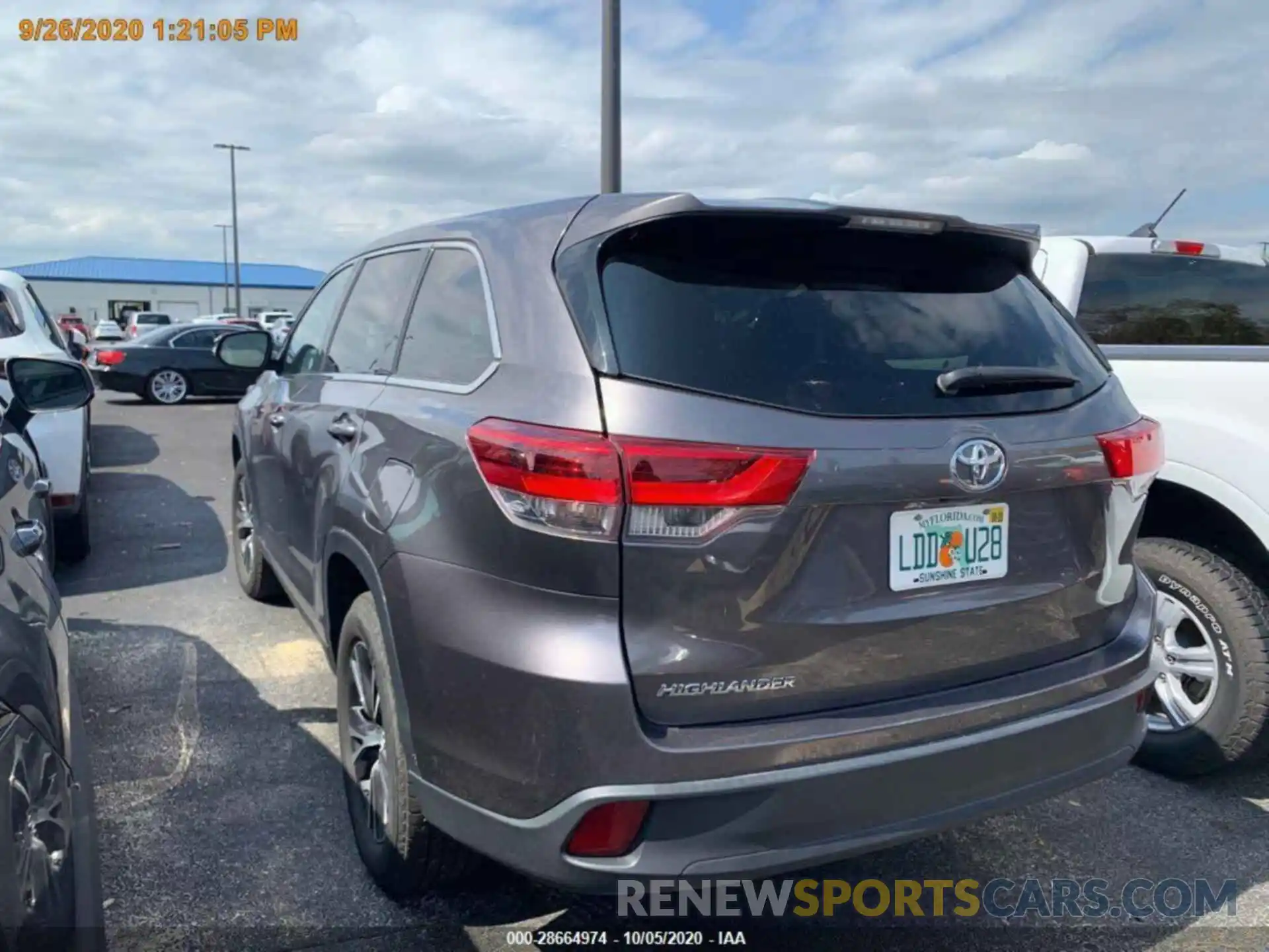 13 Photograph of a damaged car 5TDZZRFH6KS319711 TOYOTA HIGHLANDER 2019