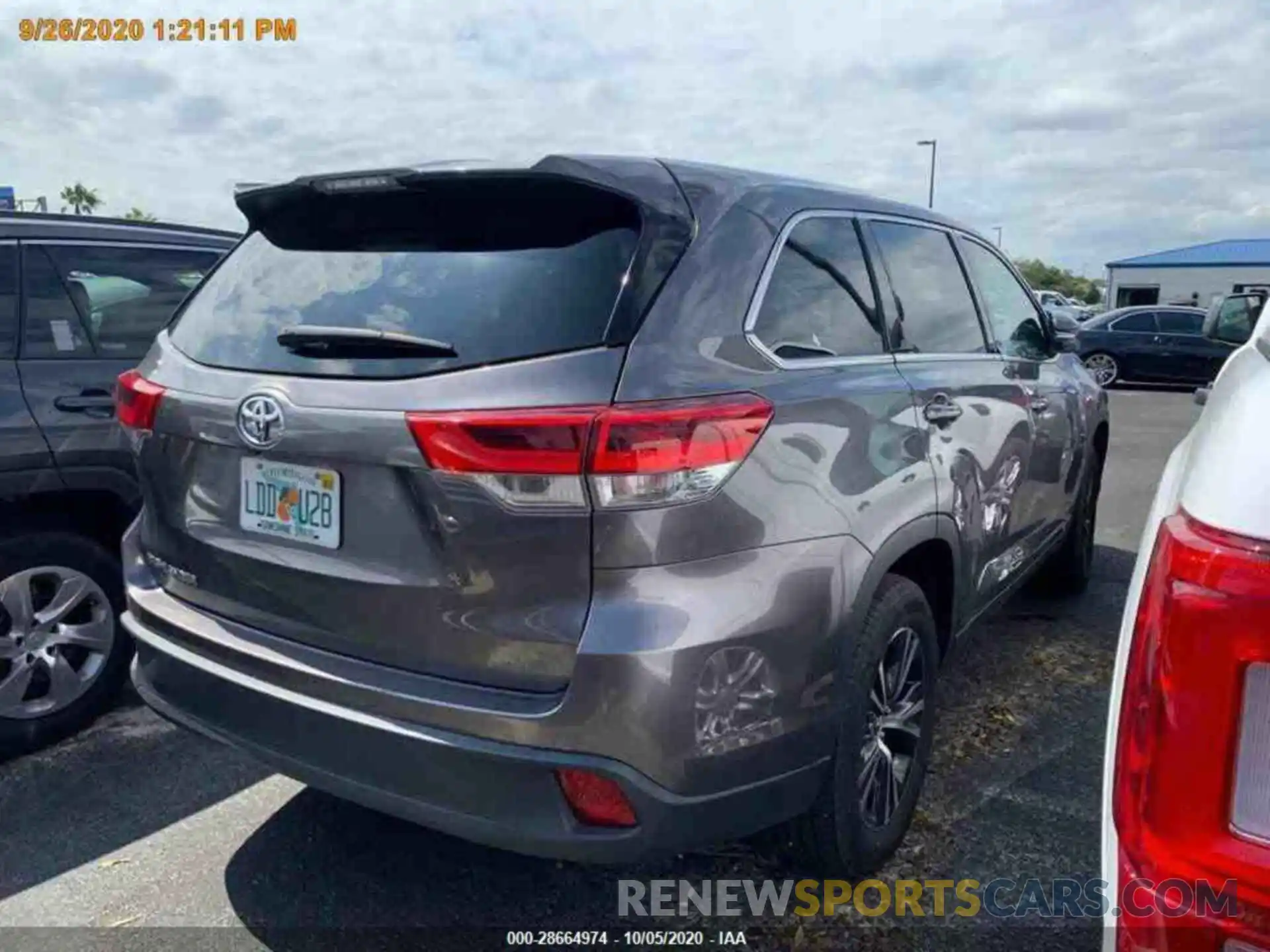 16 Photograph of a damaged car 5TDZZRFH6KS319711 TOYOTA HIGHLANDER 2019