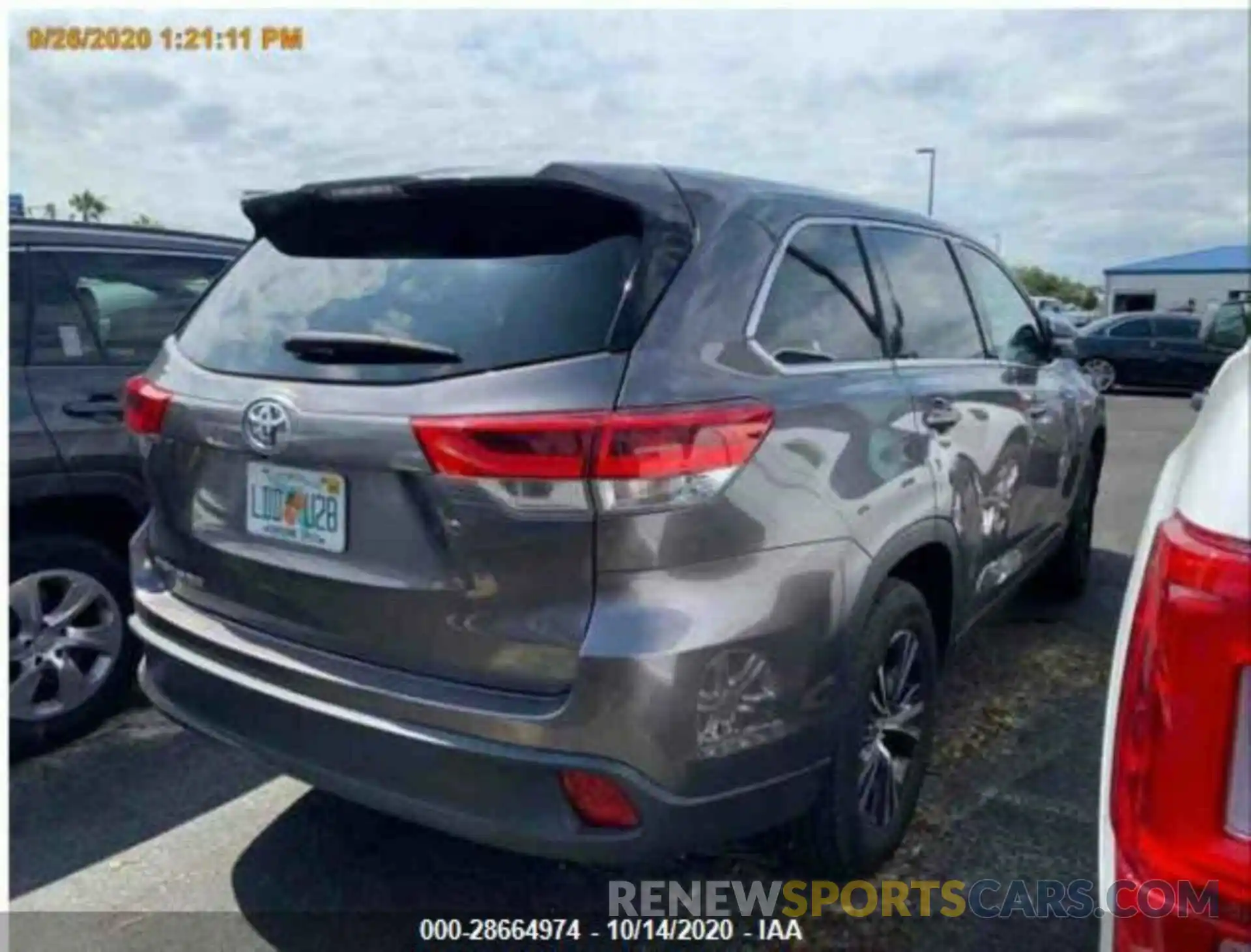 4 Photograph of a damaged car 5TDZZRFH6KS319711 TOYOTA HIGHLANDER 2019