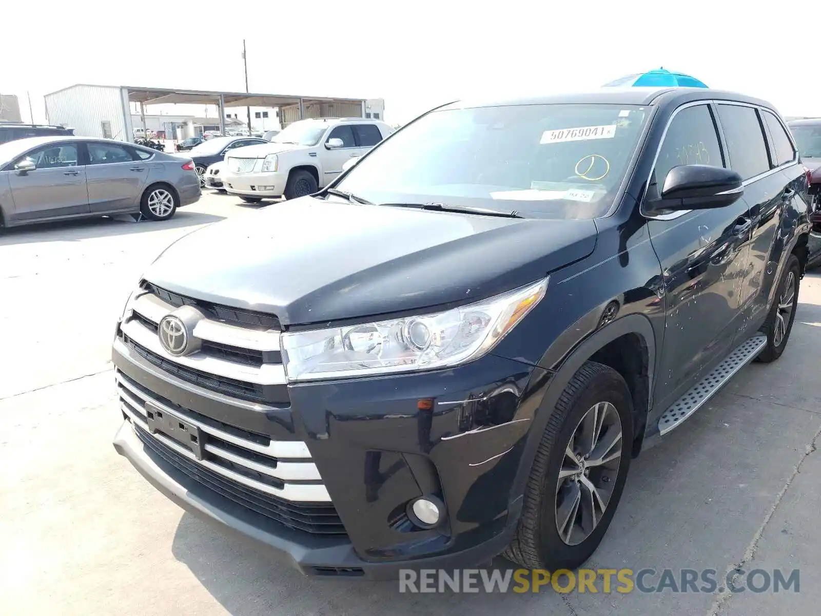 2 Photograph of a damaged car 5TDZZRFH6KS320633 TOYOTA HIGHLANDER 2019