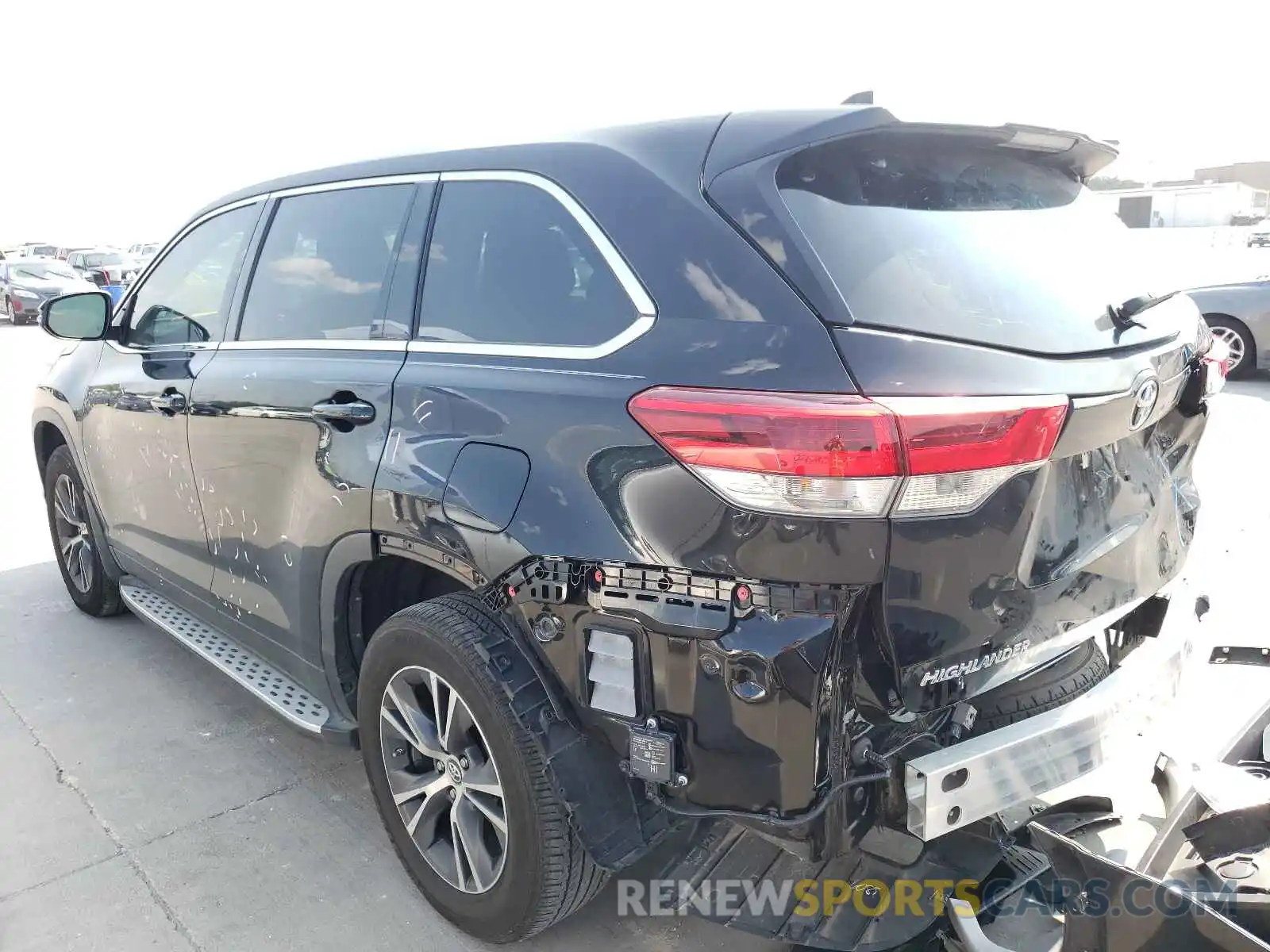 3 Photograph of a damaged car 5TDZZRFH6KS320633 TOYOTA HIGHLANDER 2019