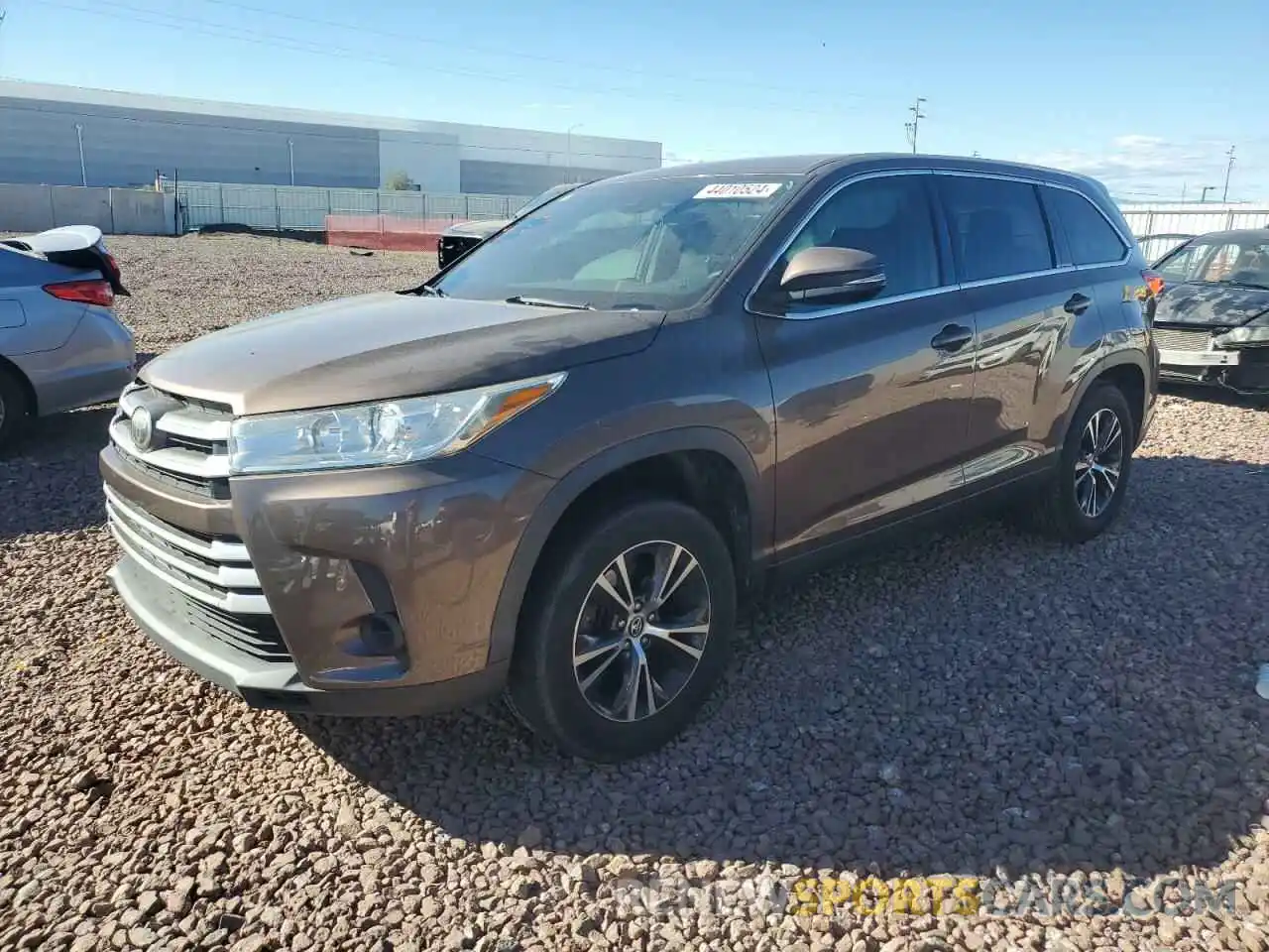 1 Photograph of a damaged car 5TDZZRFH6KS322060 TOYOTA HIGHLANDER 2019