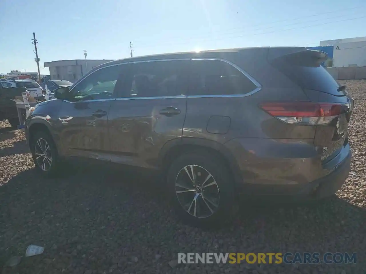 2 Photograph of a damaged car 5TDZZRFH6KS322060 TOYOTA HIGHLANDER 2019