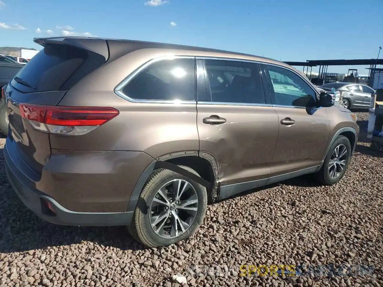 3 Photograph of a damaged car 5TDZZRFH6KS322060 TOYOTA HIGHLANDER 2019