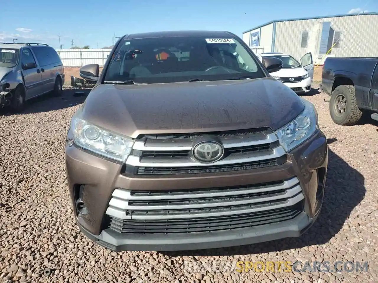 5 Photograph of a damaged car 5TDZZRFH6KS322060 TOYOTA HIGHLANDER 2019