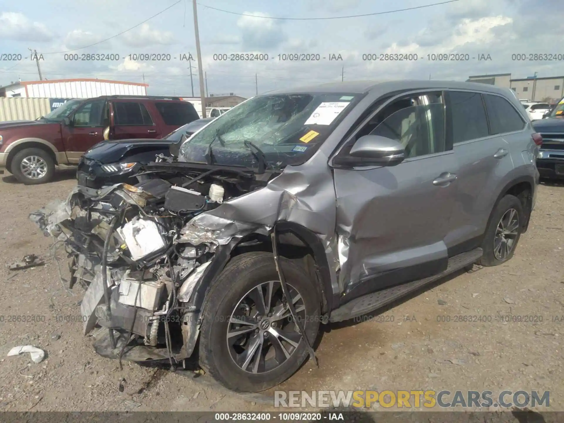 2 Photograph of a damaged car 5TDZZRFH6KS328473 TOYOTA HIGHLANDER 2019