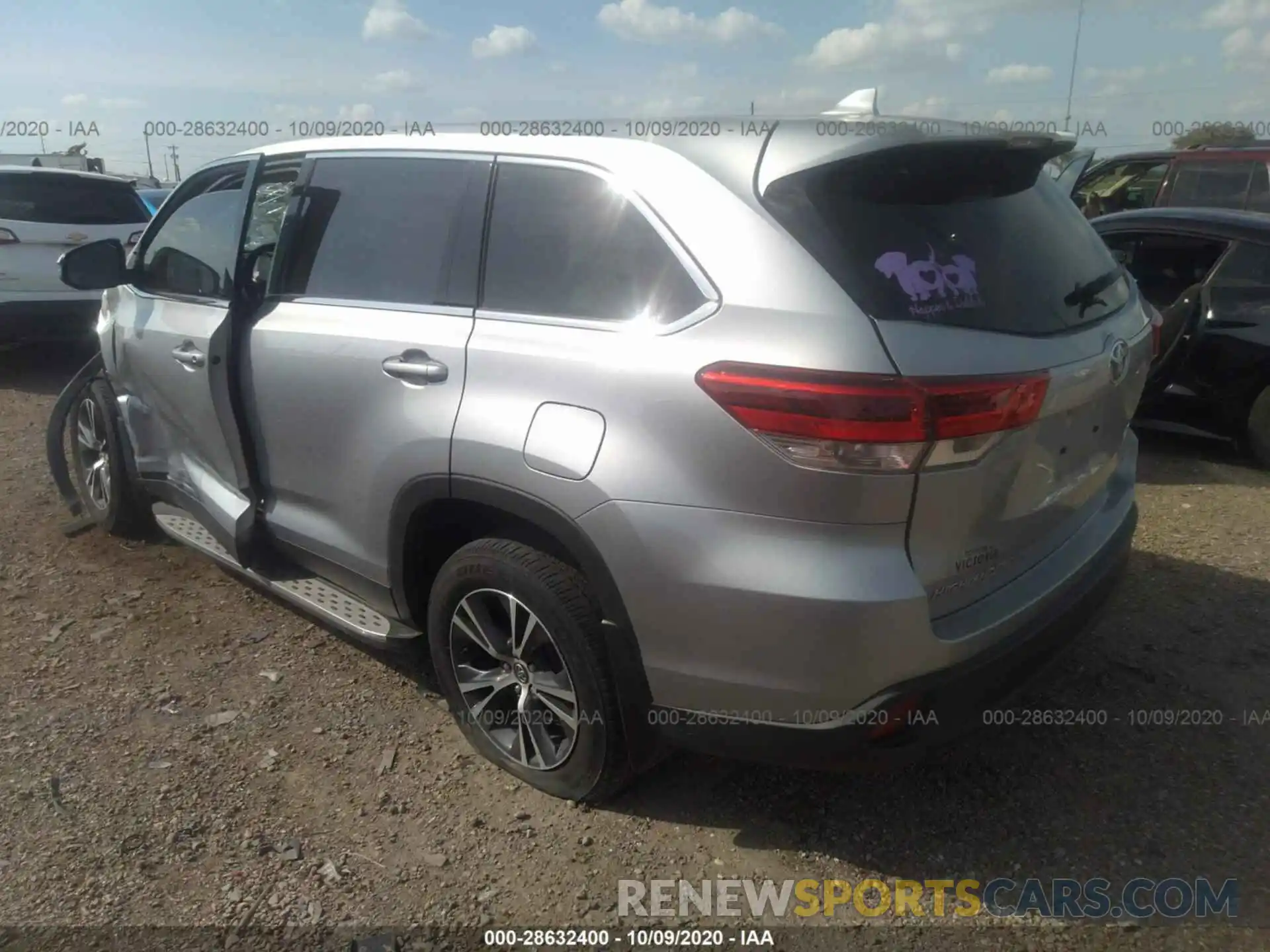 3 Photograph of a damaged car 5TDZZRFH6KS328473 TOYOTA HIGHLANDER 2019