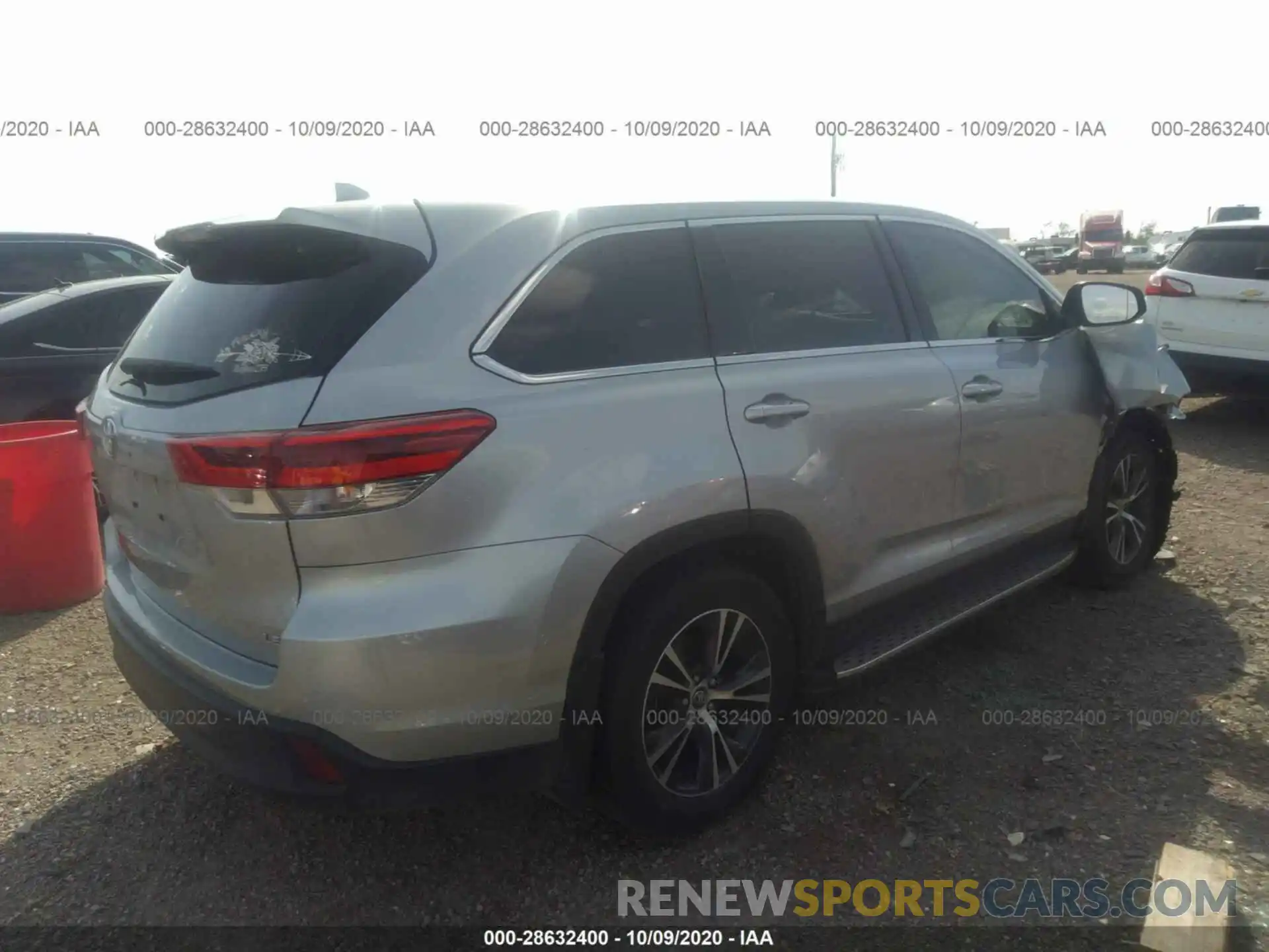 4 Photograph of a damaged car 5TDZZRFH6KS328473 TOYOTA HIGHLANDER 2019