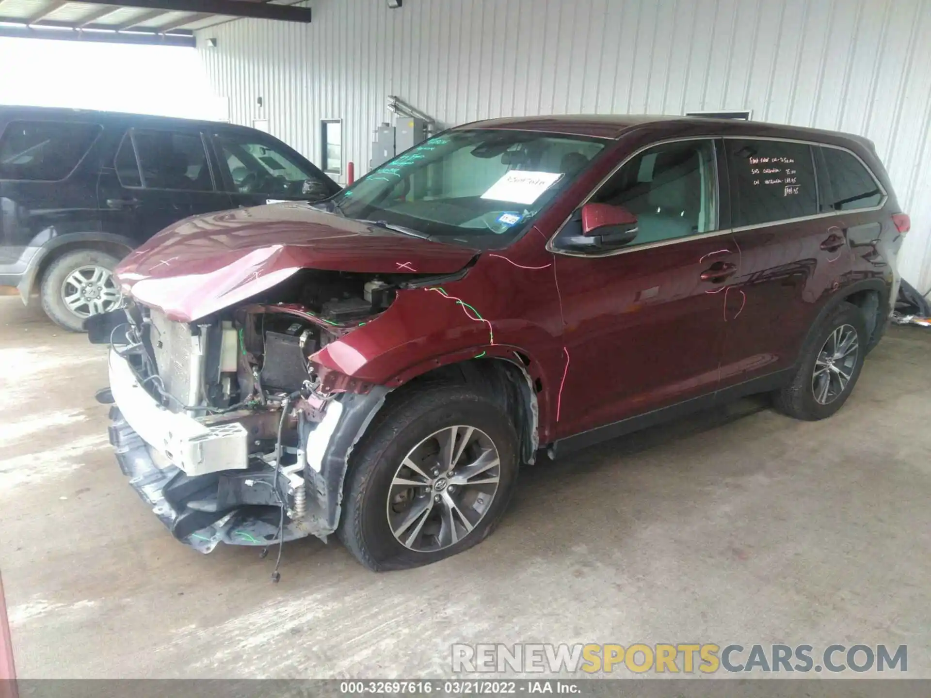 2 Photograph of a damaged car 5TDZZRFH6KS333642 TOYOTA HIGHLANDER 2019