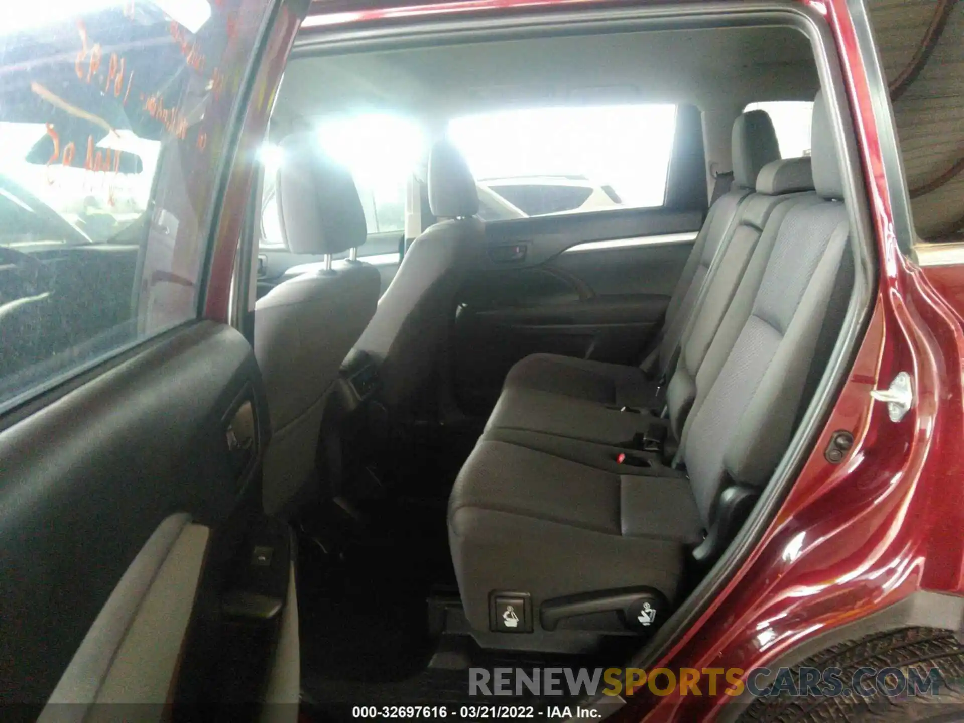 8 Фотография поврежденного автомобиля 5TDZZRFH6KS333642 TOYOTA HIGHLANDER 2019