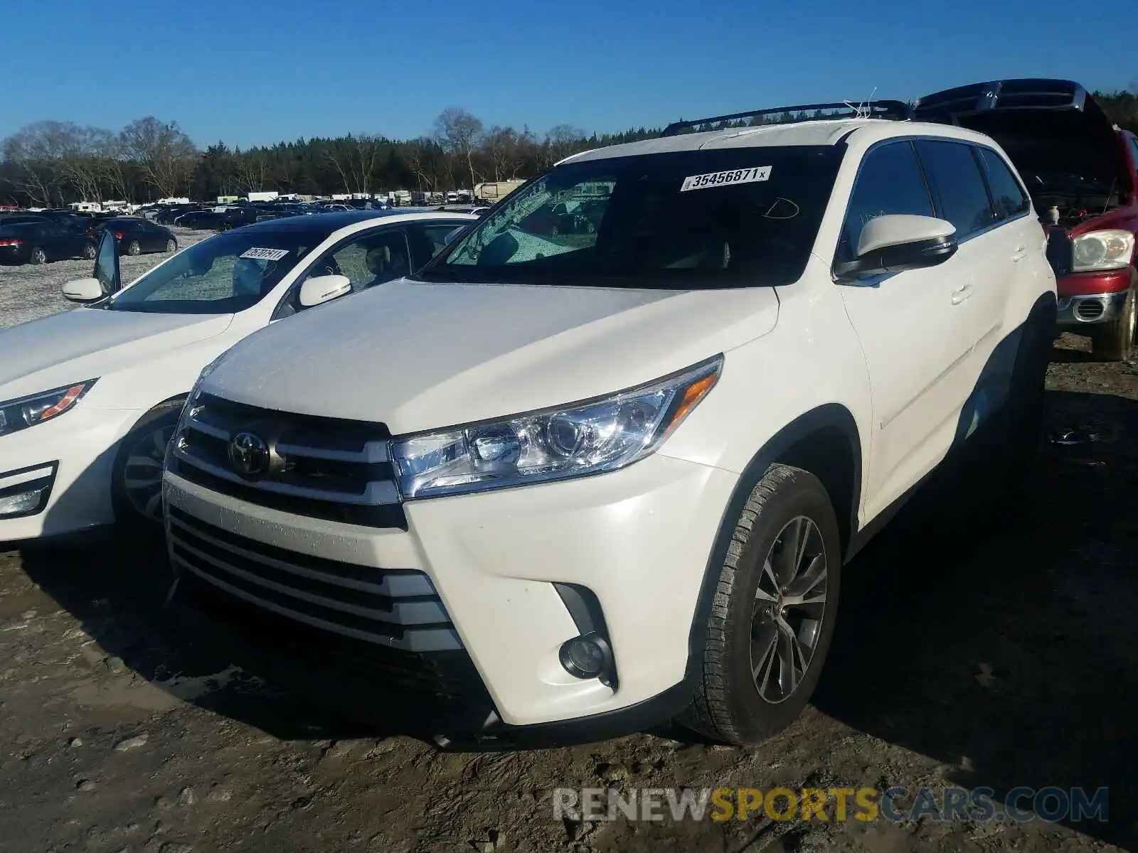 2 Photograph of a damaged car 5TDZZRFH6KS335195 TOYOTA HIGHLANDER 2019