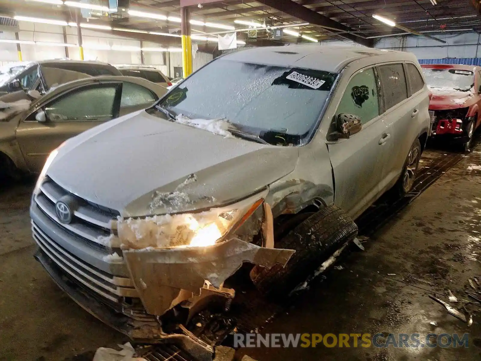 2 Photograph of a damaged car 5TDZZRFH6KS336671 TOYOTA HIGHLANDER 2019