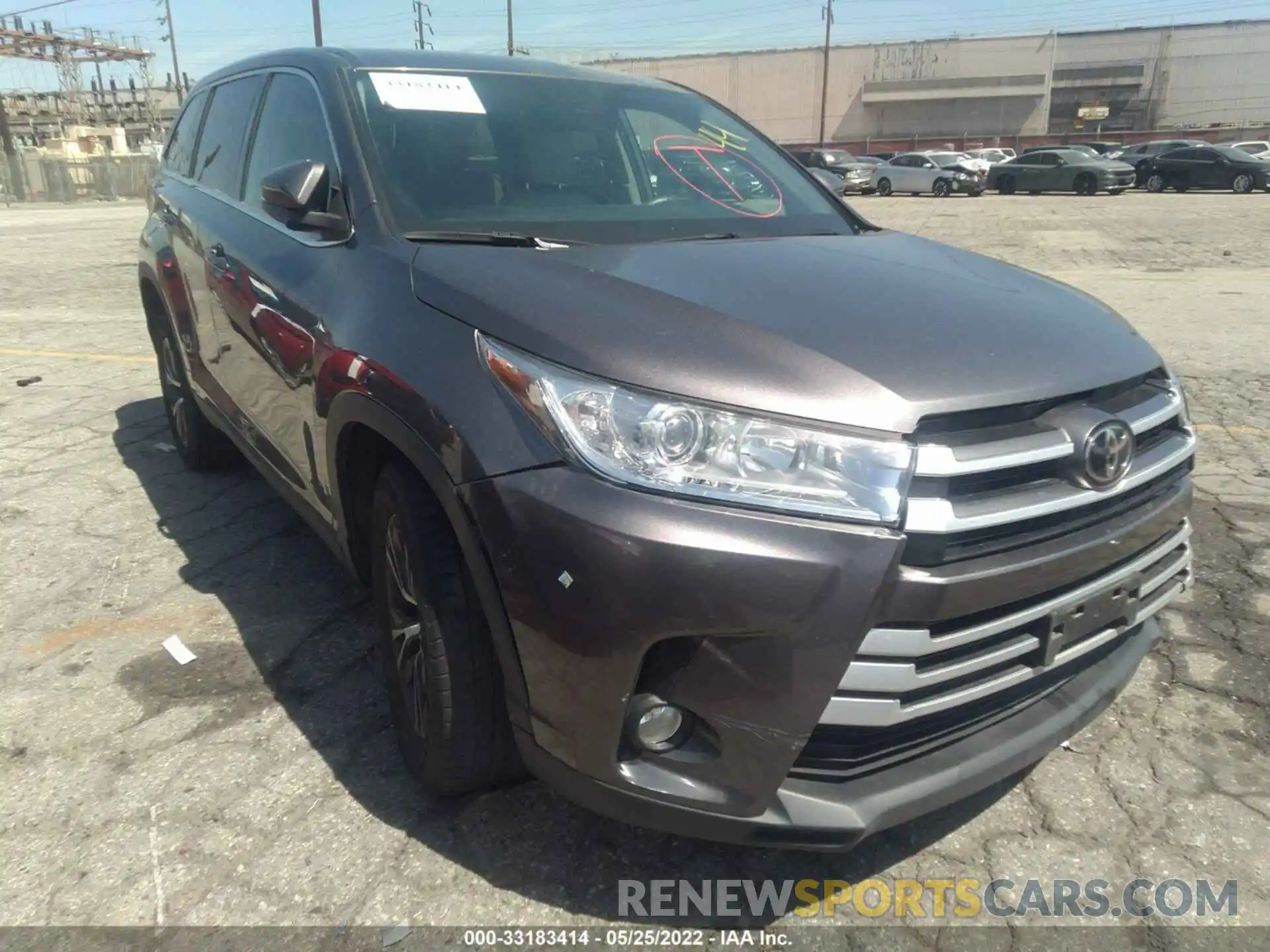 1 Photograph of a damaged car 5TDZZRFH6KS341823 TOYOTA HIGHLANDER 2019