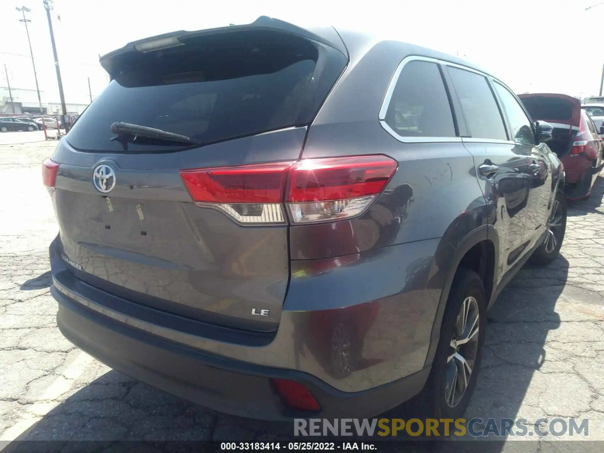 4 Photograph of a damaged car 5TDZZRFH6KS341823 TOYOTA HIGHLANDER 2019