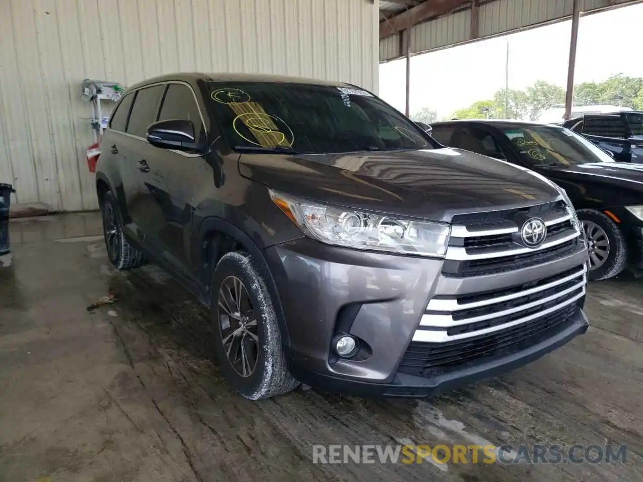 1 Photograph of a damaged car 5TDZZRFH6KS342826 TOYOTA HIGHLANDER 2019