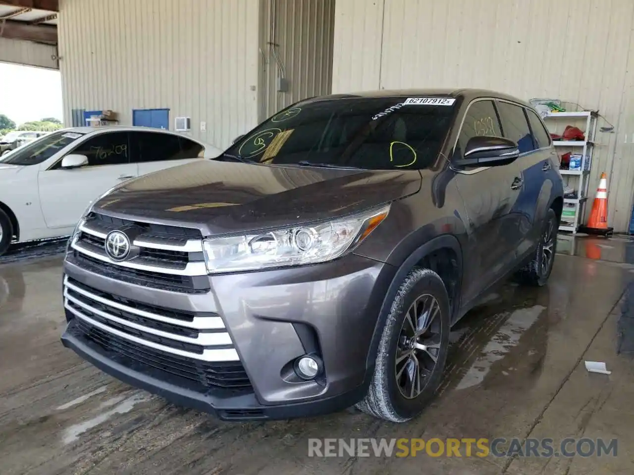 2 Photograph of a damaged car 5TDZZRFH6KS342826 TOYOTA HIGHLANDER 2019