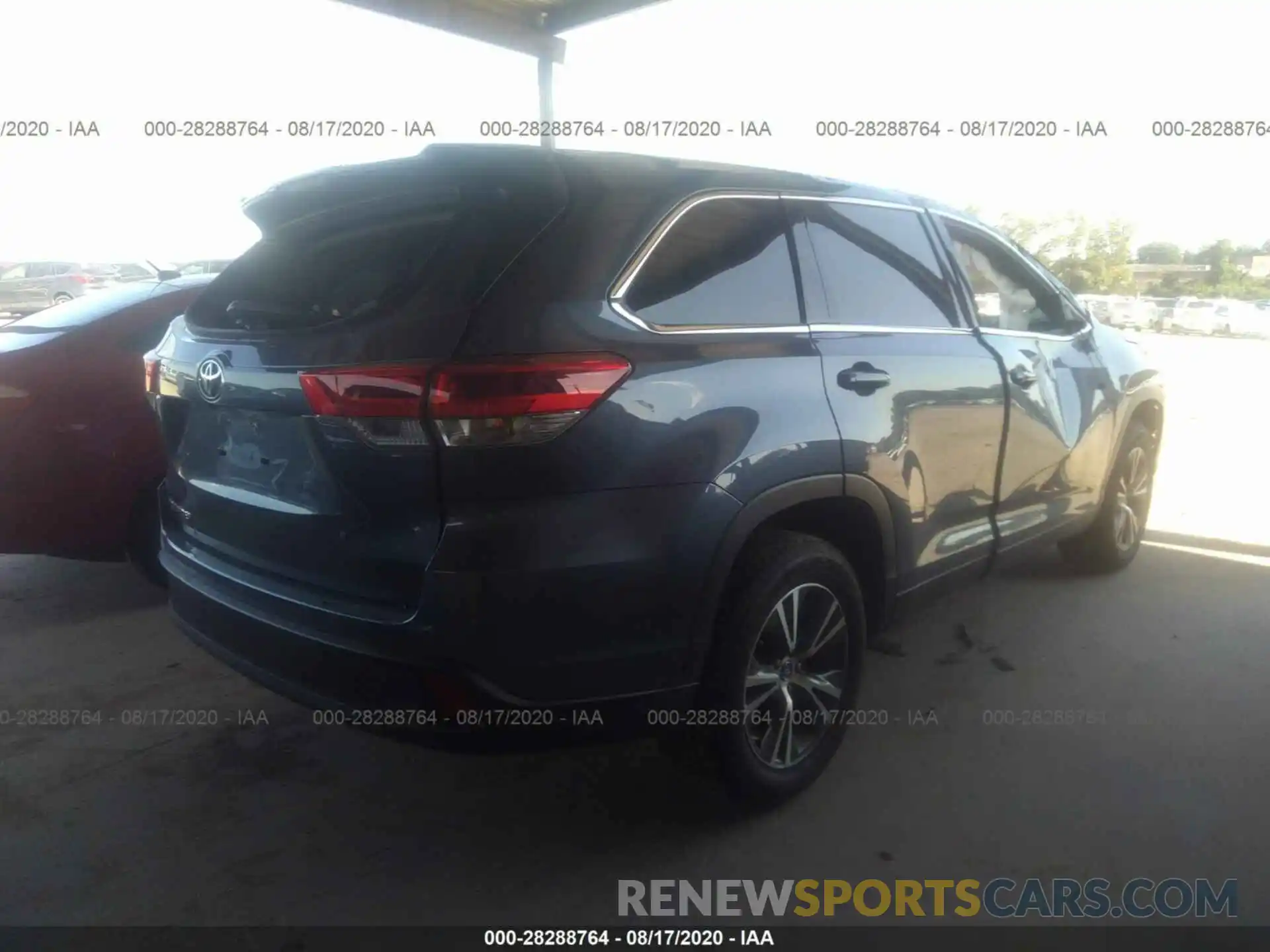 4 Photograph of a damaged car 5TDZZRFH6KS343264 TOYOTA HIGHLANDER 2019