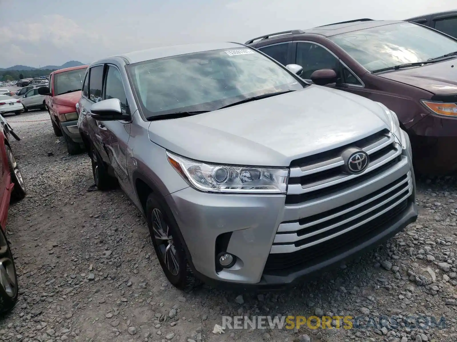 1 Photograph of a damaged car 5TDZZRFH6KS348111 TOYOTA HIGHLANDER 2019