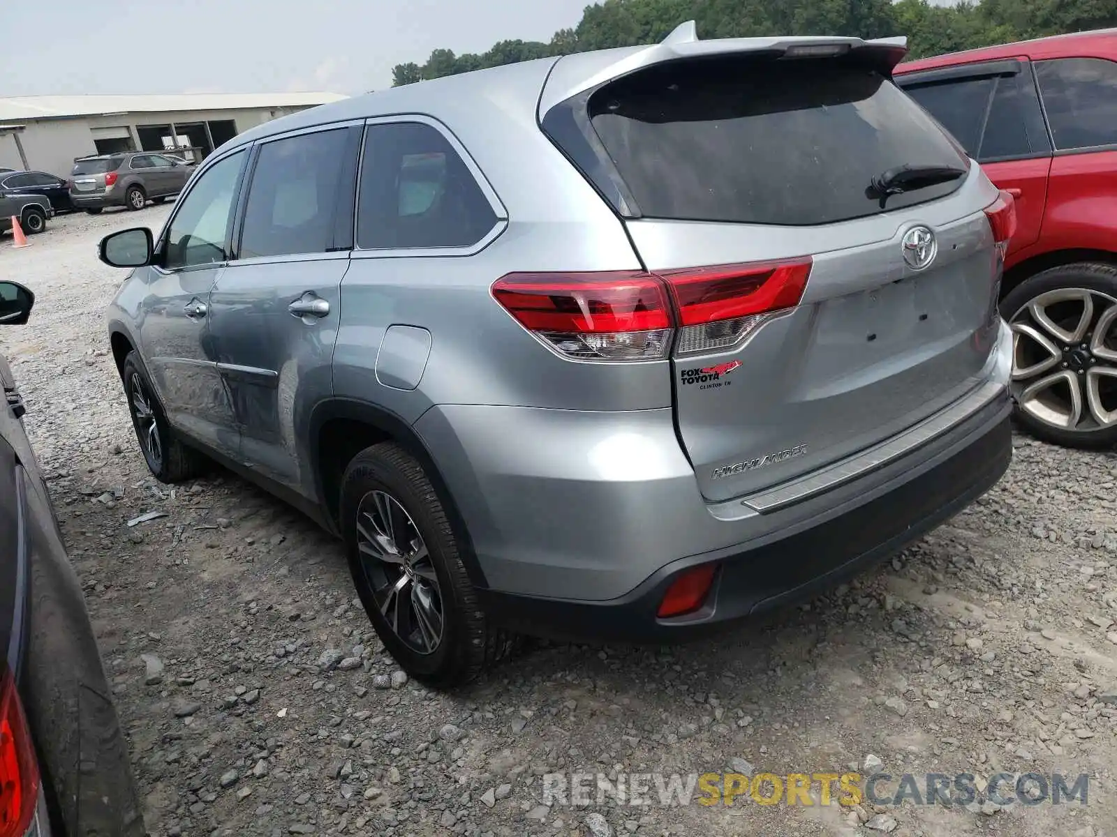 3 Photograph of a damaged car 5TDZZRFH6KS348111 TOYOTA HIGHLANDER 2019