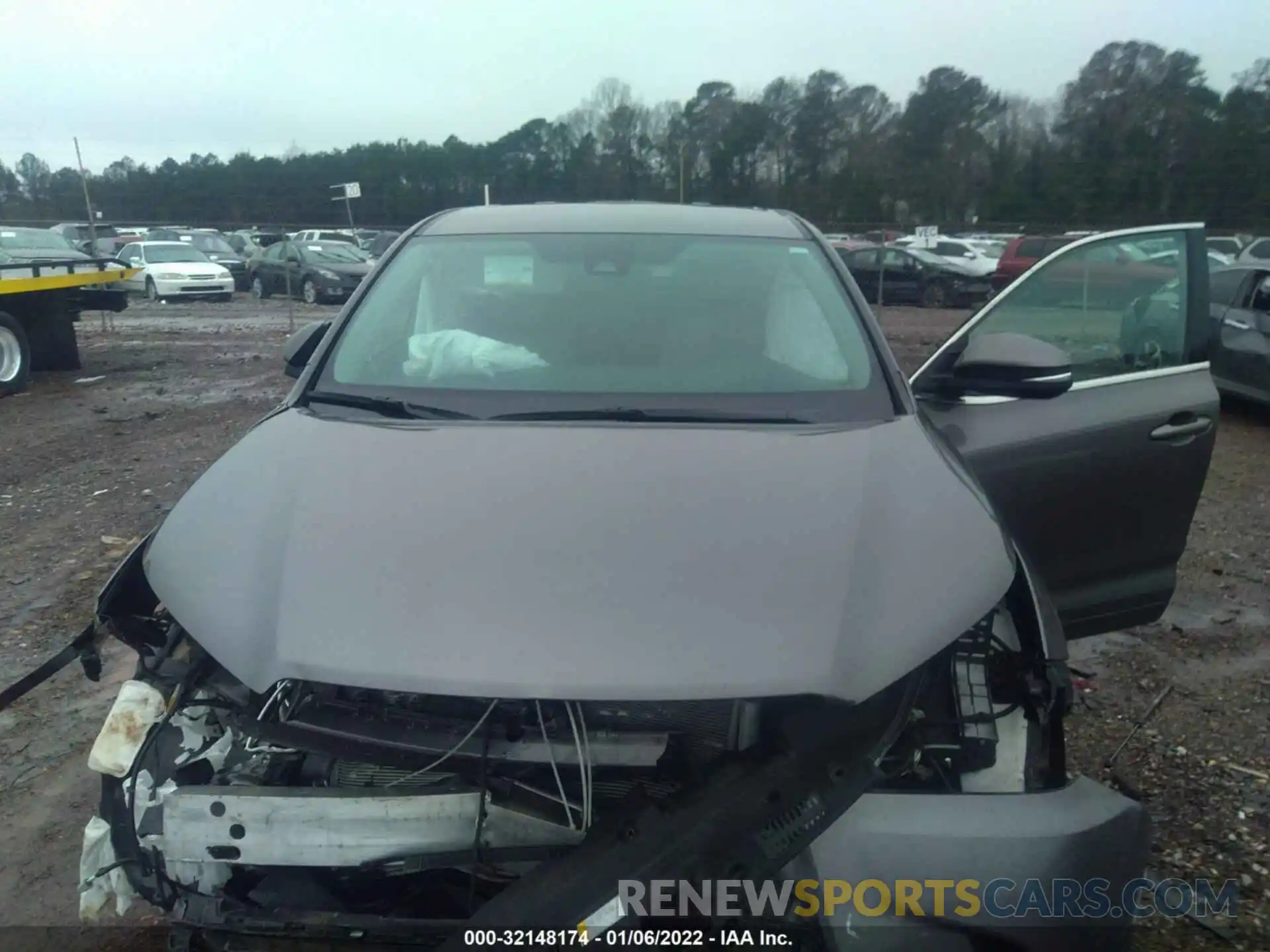 10 Photograph of a damaged car 5TDZZRFH6KS348612 TOYOTA HIGHLANDER 2019