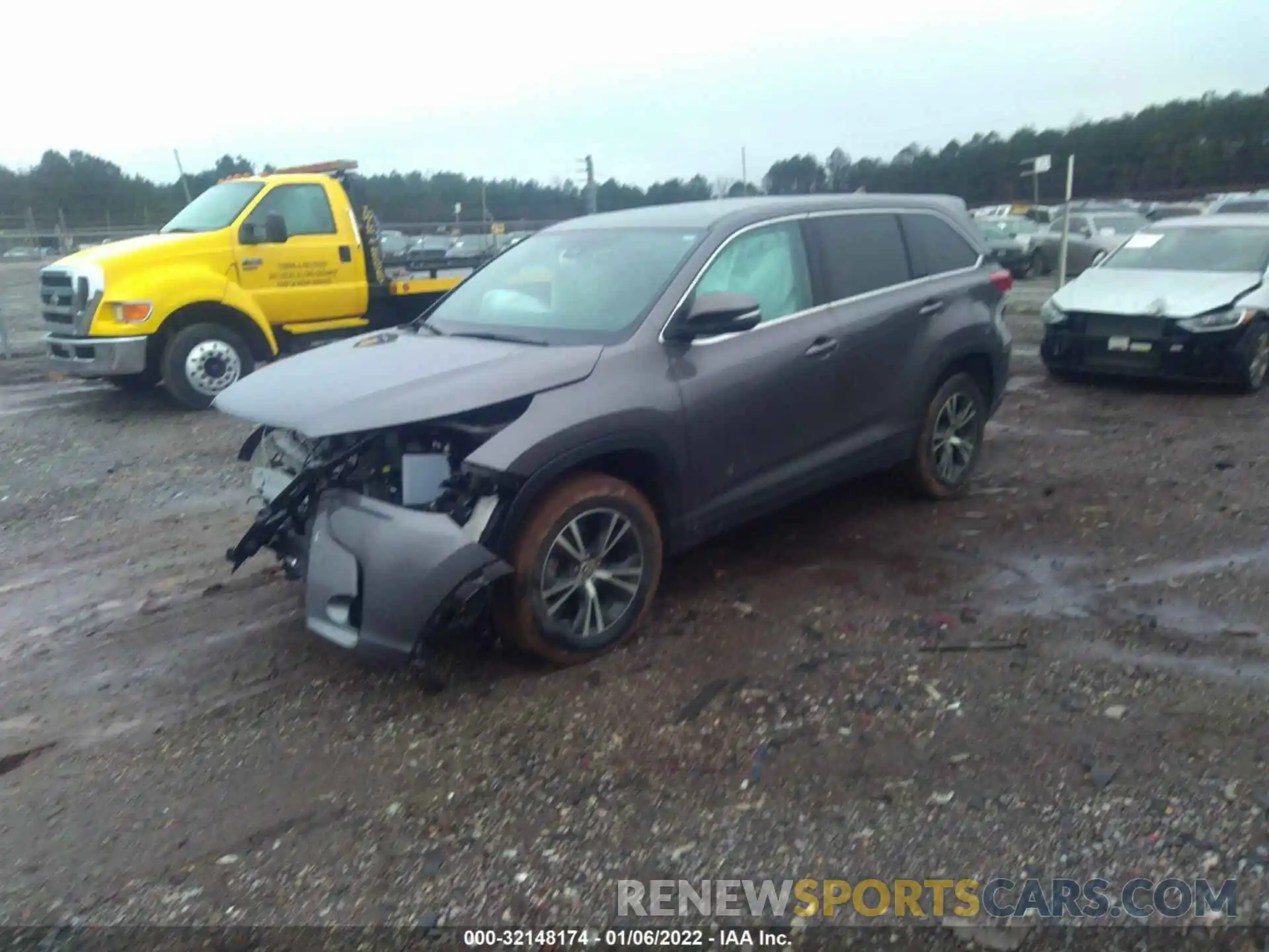 2 Photograph of a damaged car 5TDZZRFH6KS348612 TOYOTA HIGHLANDER 2019