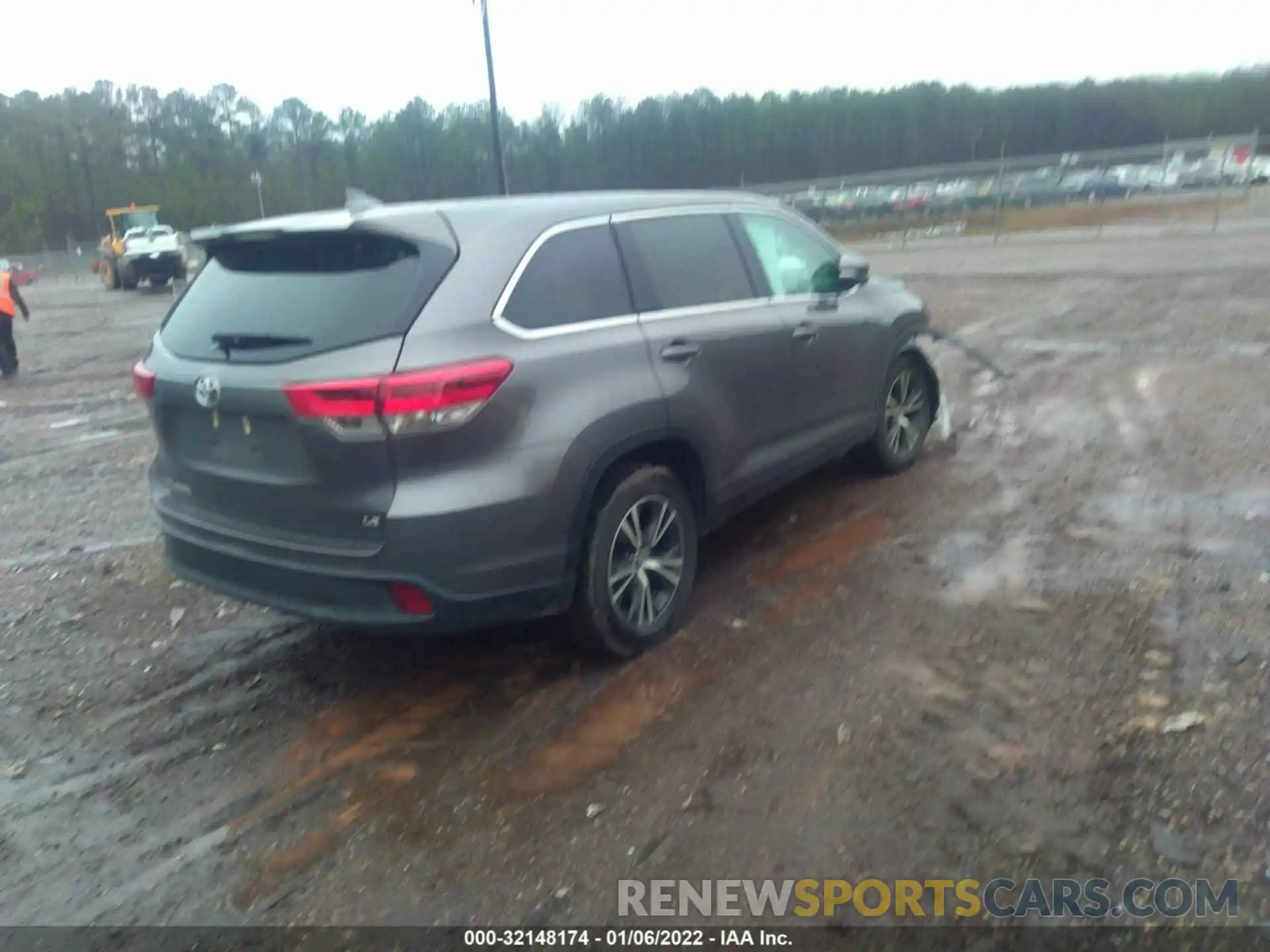 4 Photograph of a damaged car 5TDZZRFH6KS348612 TOYOTA HIGHLANDER 2019