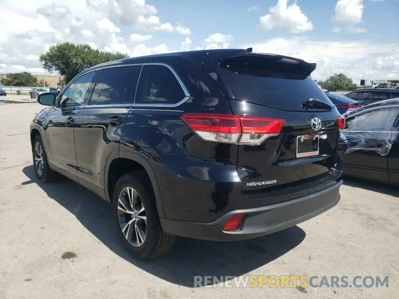 3 Photograph of a damaged car 5TDZZRFH6KS350960 TOYOTA HIGHLANDER 2019