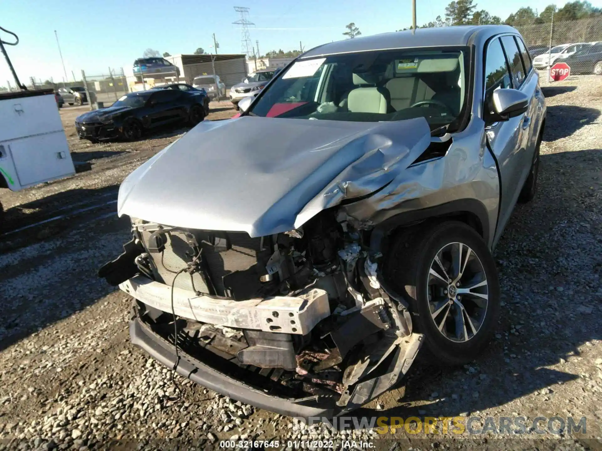 6 Photograph of a damaged car 5TDZZRFH6KS351929 TOYOTA HIGHLANDER 2019