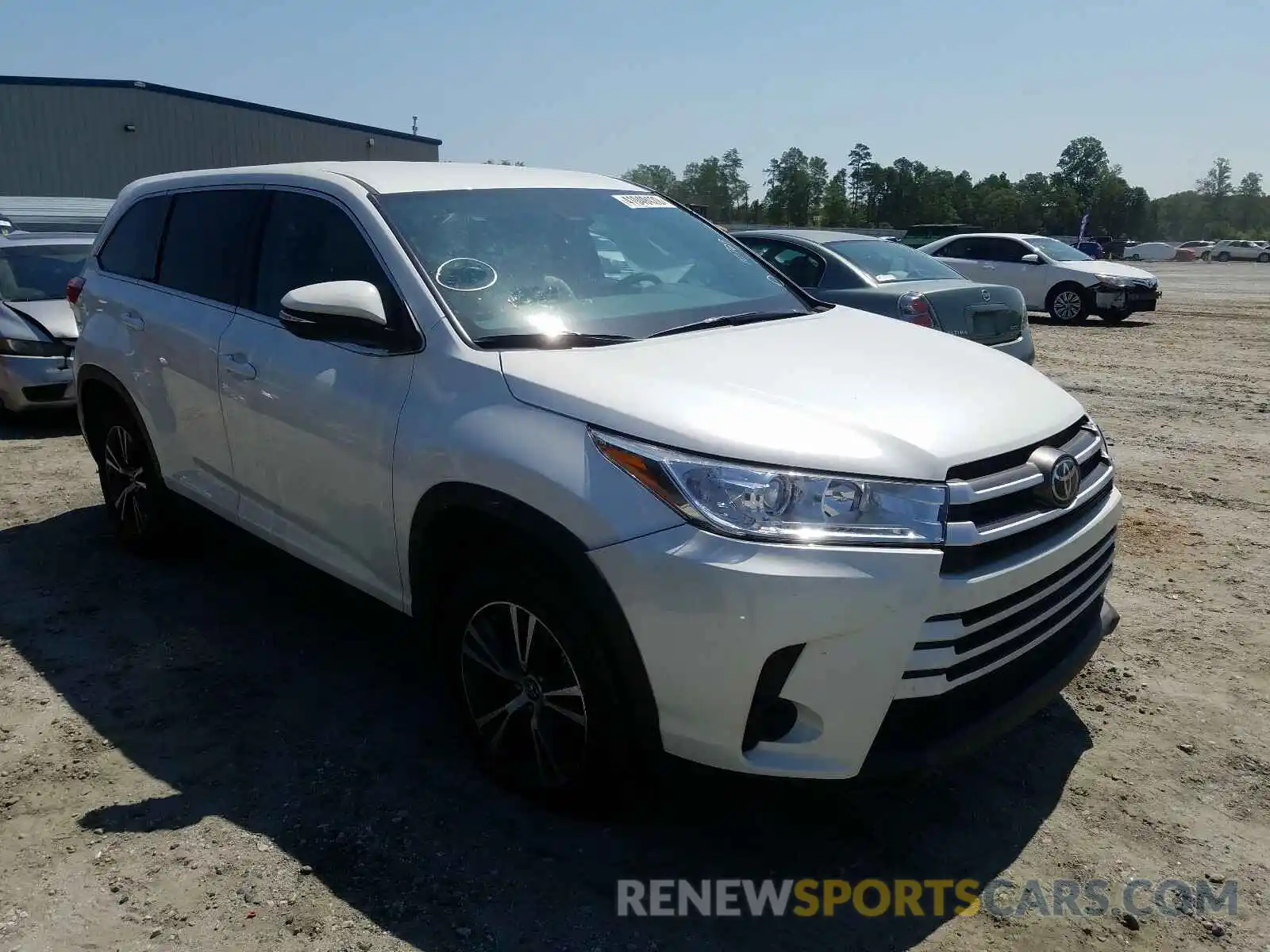 1 Photograph of a damaged car 5TDZZRFH6KS356001 TOYOTA HIGHLANDER 2019