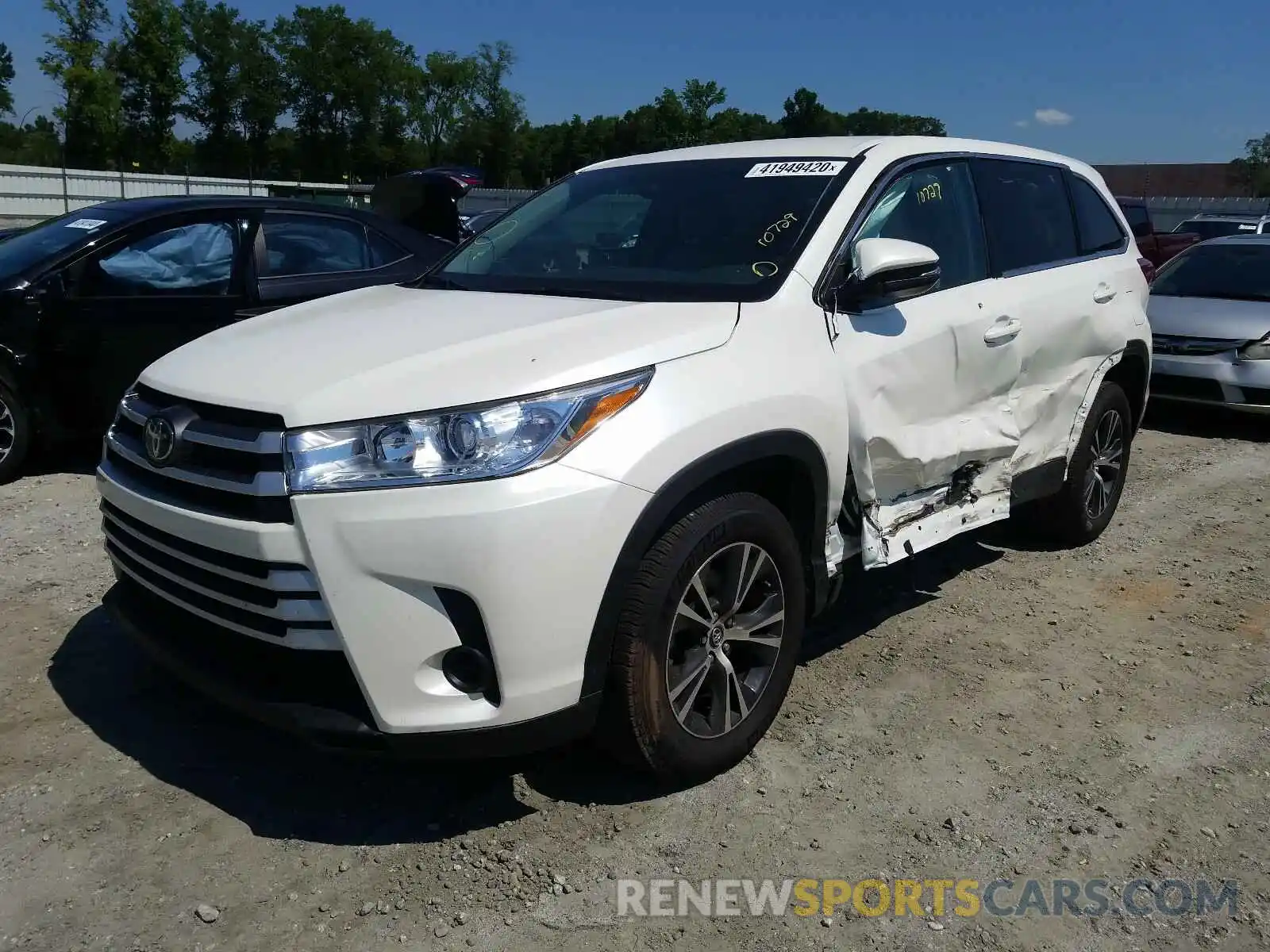 2 Photograph of a damaged car 5TDZZRFH6KS356001 TOYOTA HIGHLANDER 2019