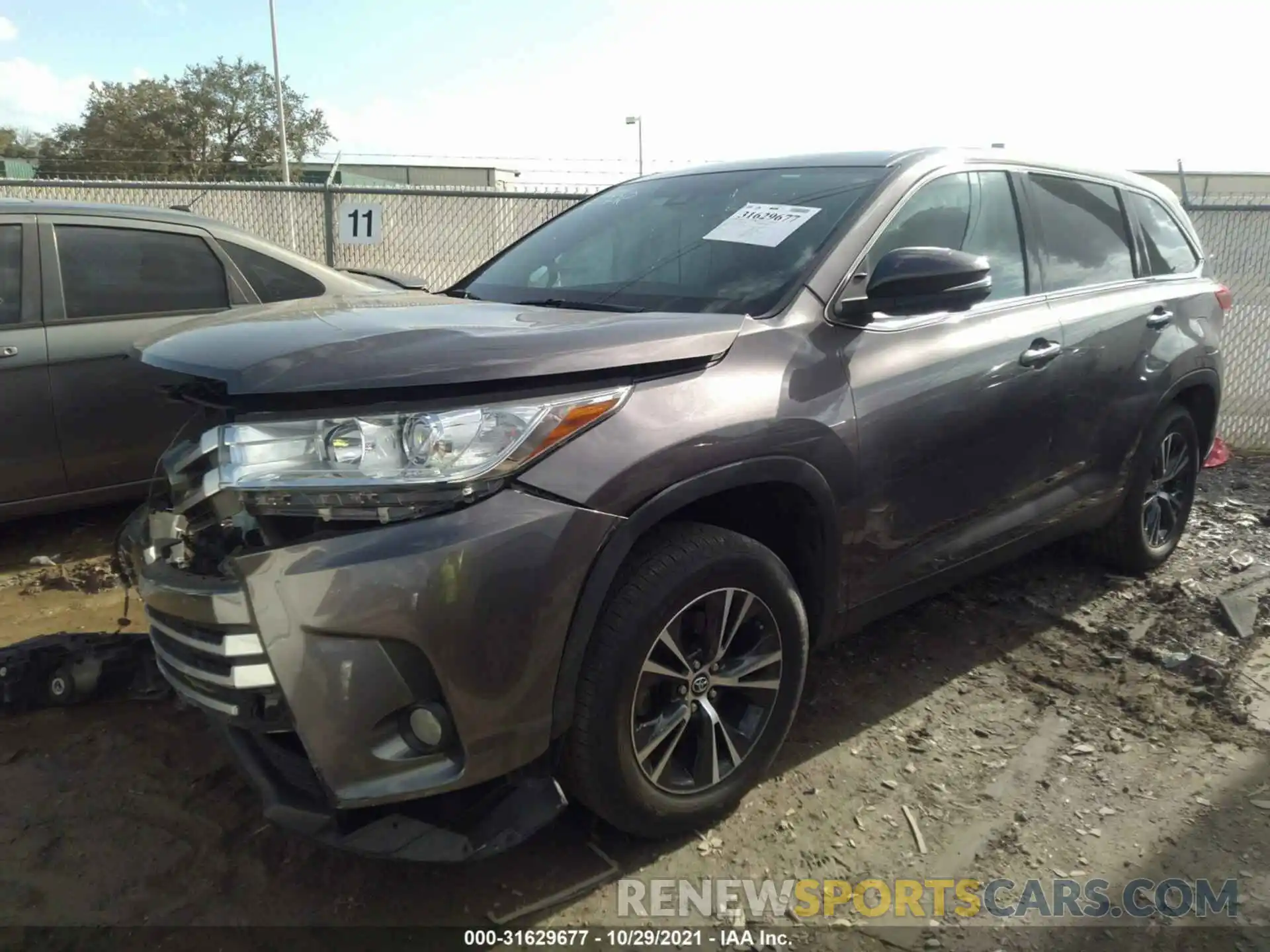 2 Photograph of a damaged car 5TDZZRFH6KS356726 TOYOTA HIGHLANDER 2019