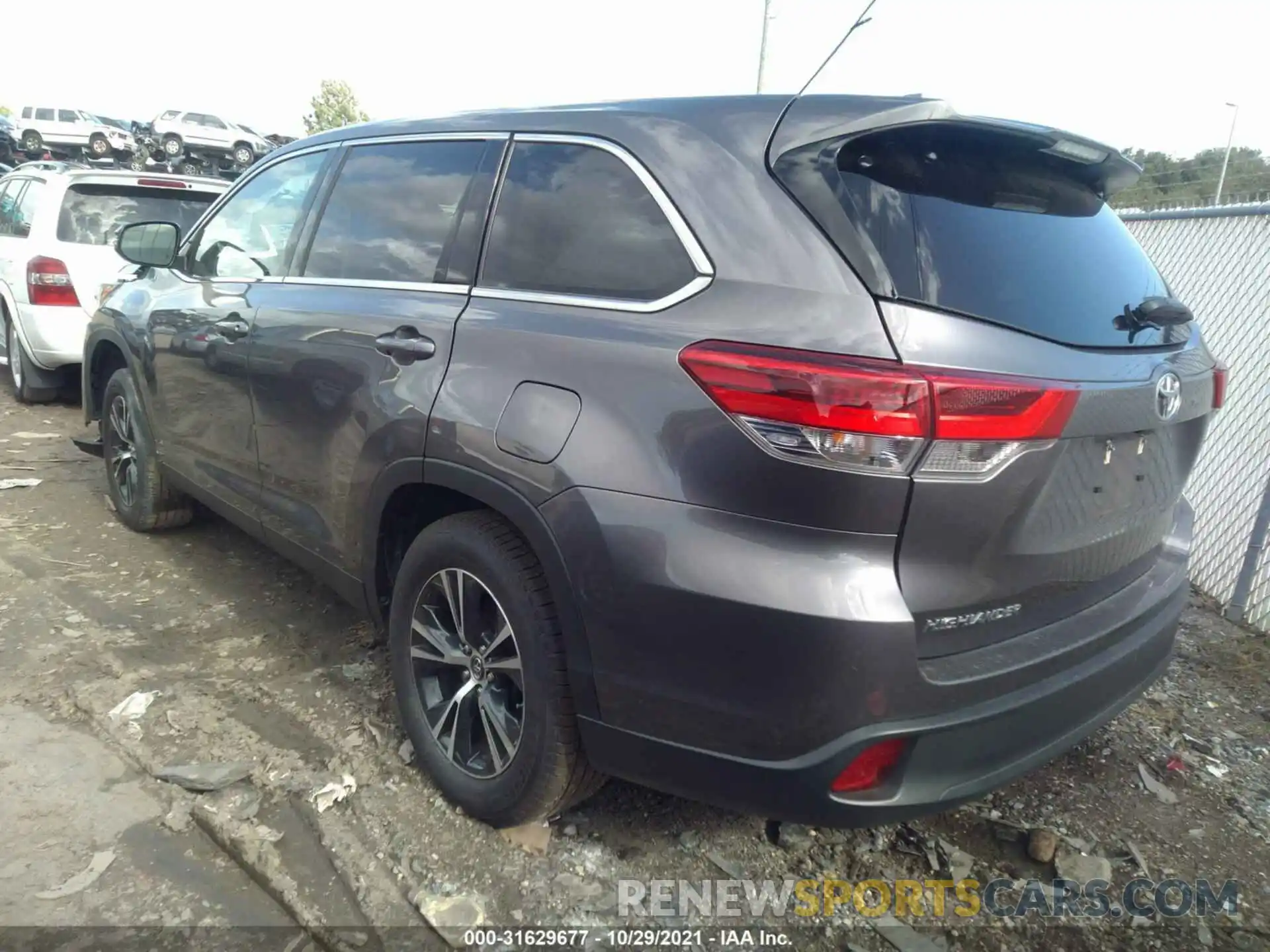 3 Photograph of a damaged car 5TDZZRFH6KS356726 TOYOTA HIGHLANDER 2019