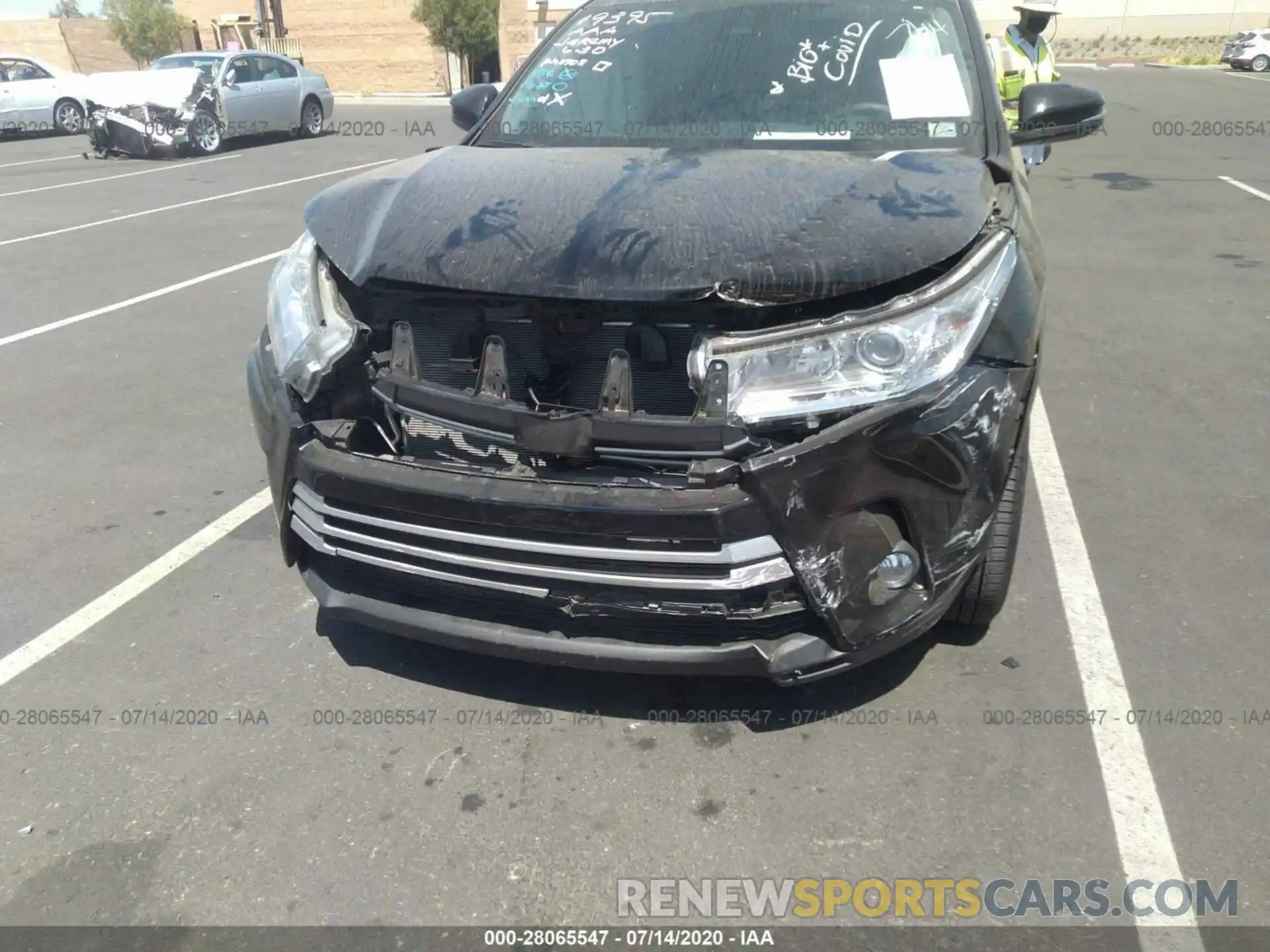 6 Photograph of a damaged car 5TDZZRFH6KS359688 TOYOTA HIGHLANDER 2019