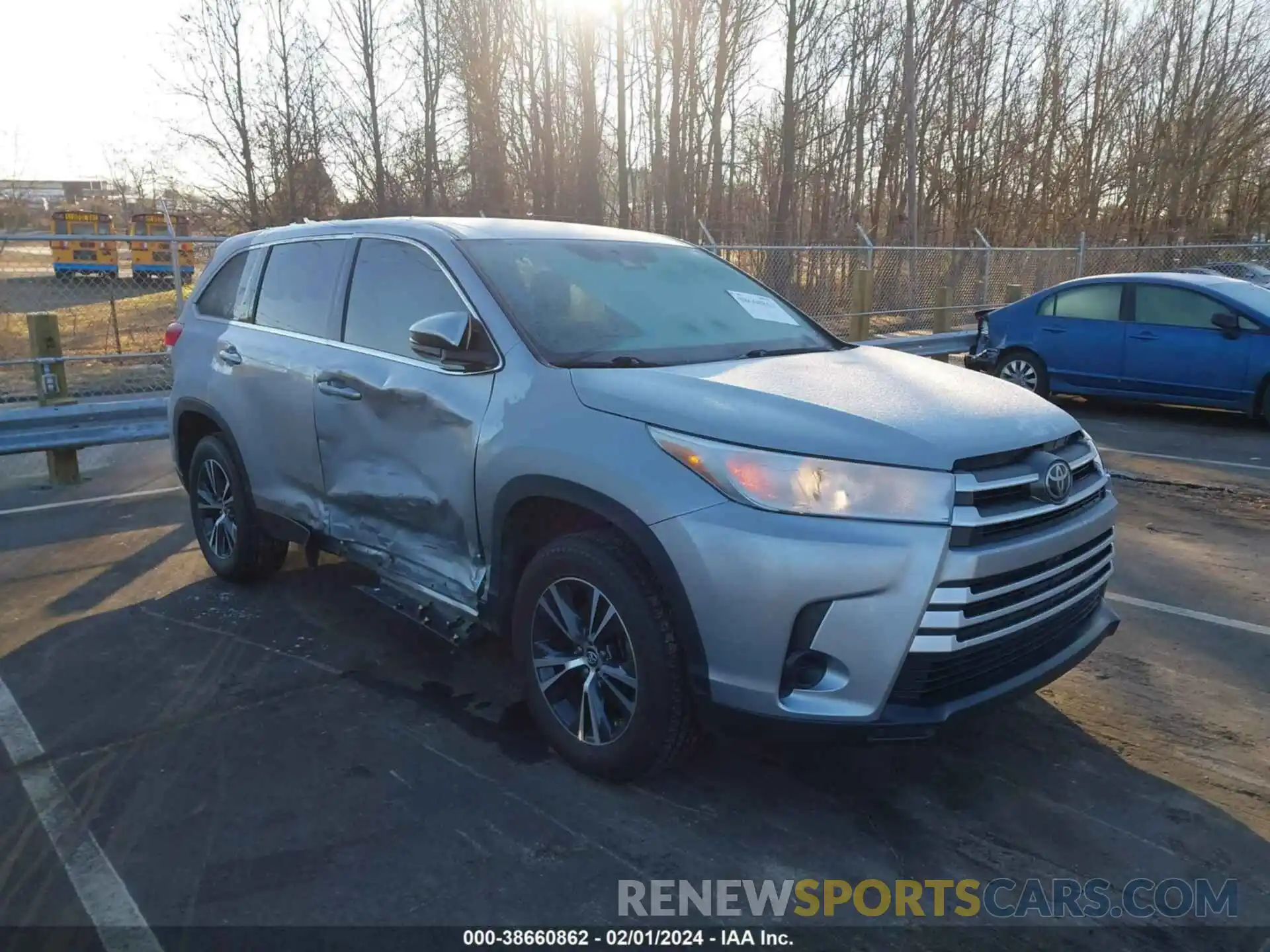 1 Photograph of a damaged car 5TDZZRFH6KS363935 TOYOTA HIGHLANDER 2019