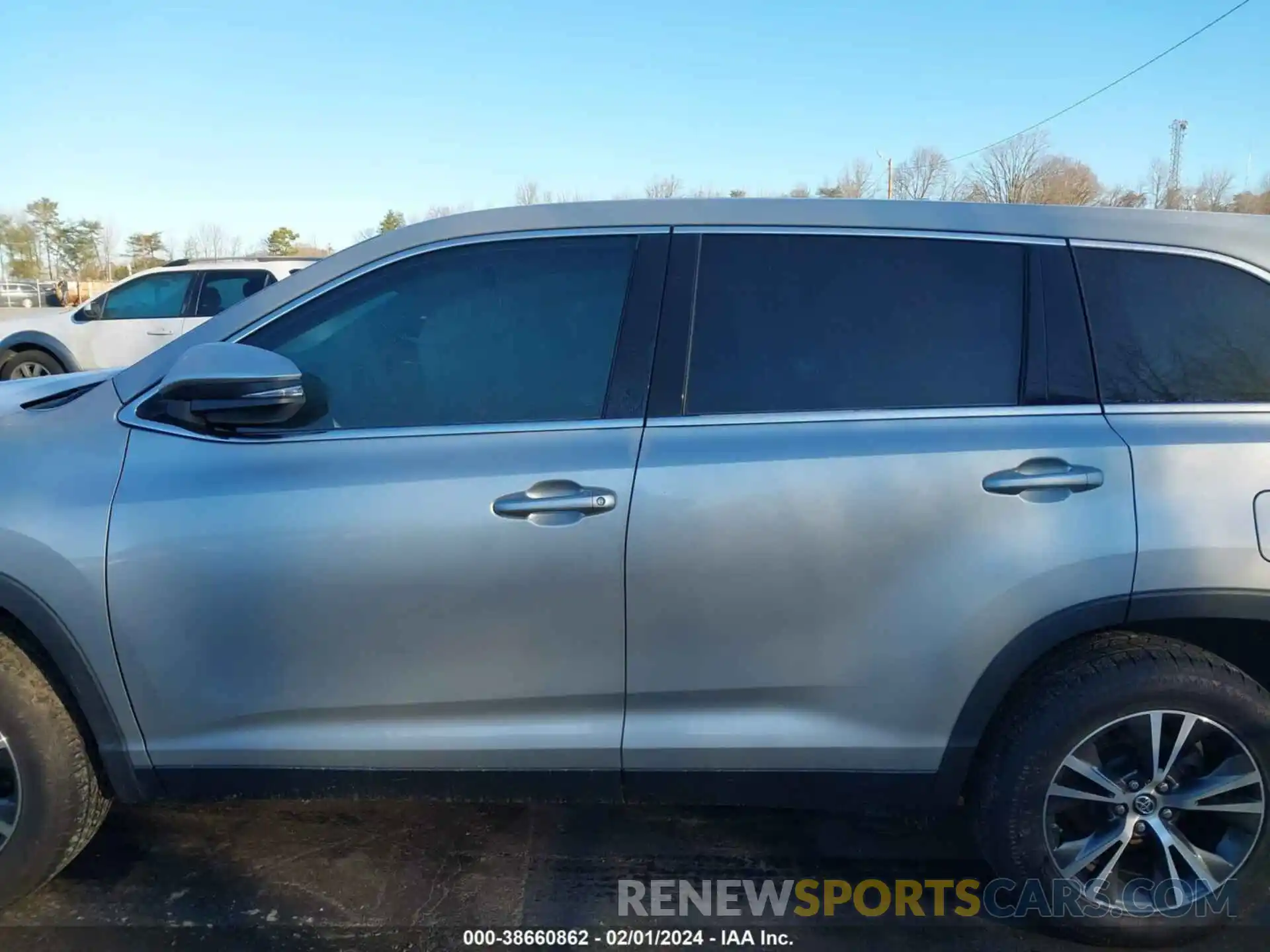 14 Photograph of a damaged car 5TDZZRFH6KS363935 TOYOTA HIGHLANDER 2019