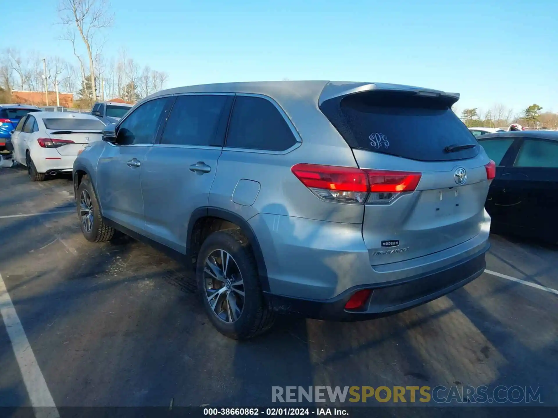 3 Photograph of a damaged car 5TDZZRFH6KS363935 TOYOTA HIGHLANDER 2019