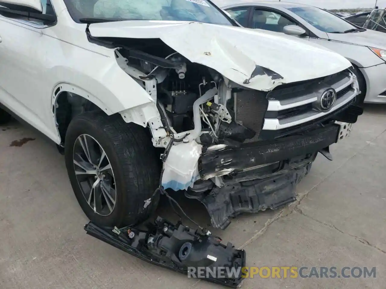 9 Photograph of a damaged car 5TDZZRFH6KS368228 TOYOTA HIGHLANDER 2019