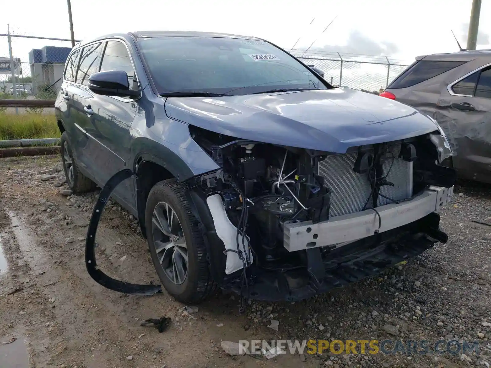 1 Photograph of a damaged car 5TDZZRFH6KS368455 TOYOTA HIGHLANDER 2019