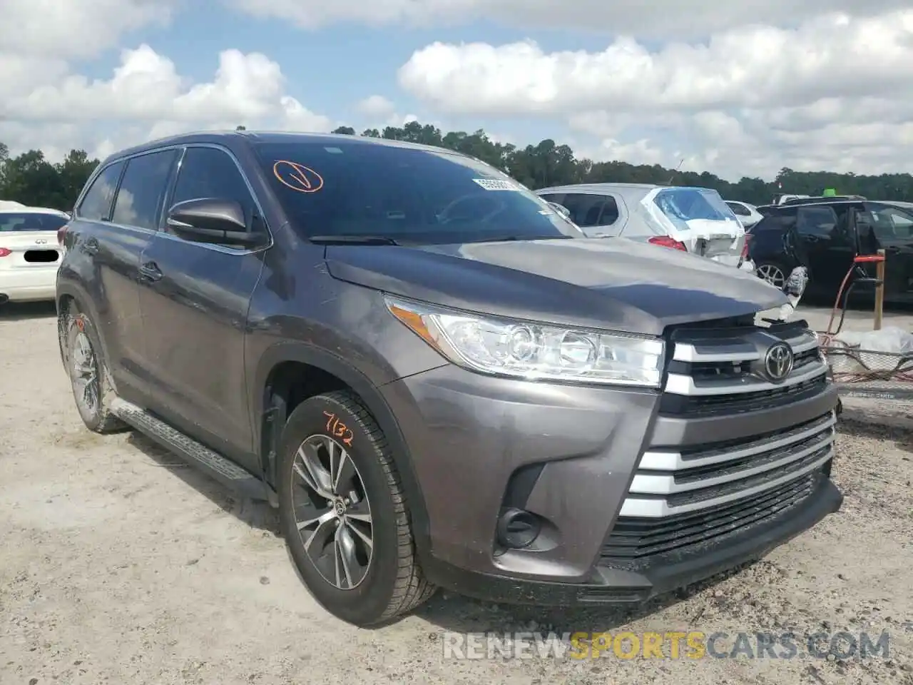 1 Photograph of a damaged car 5TDZZRFH6KS370495 TOYOTA HIGHLANDER 2019