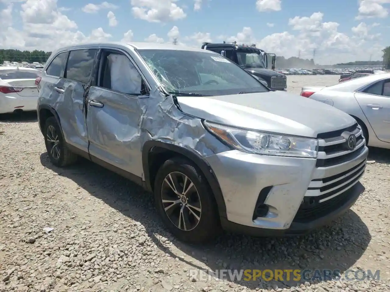 1 Photograph of a damaged car 5TDZZRFH7KS290817 TOYOTA HIGHLANDER 2019