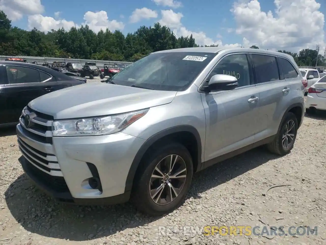 2 Photograph of a damaged car 5TDZZRFH7KS290817 TOYOTA HIGHLANDER 2019