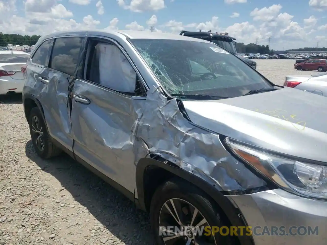 9 Photograph of a damaged car 5TDZZRFH7KS290817 TOYOTA HIGHLANDER 2019