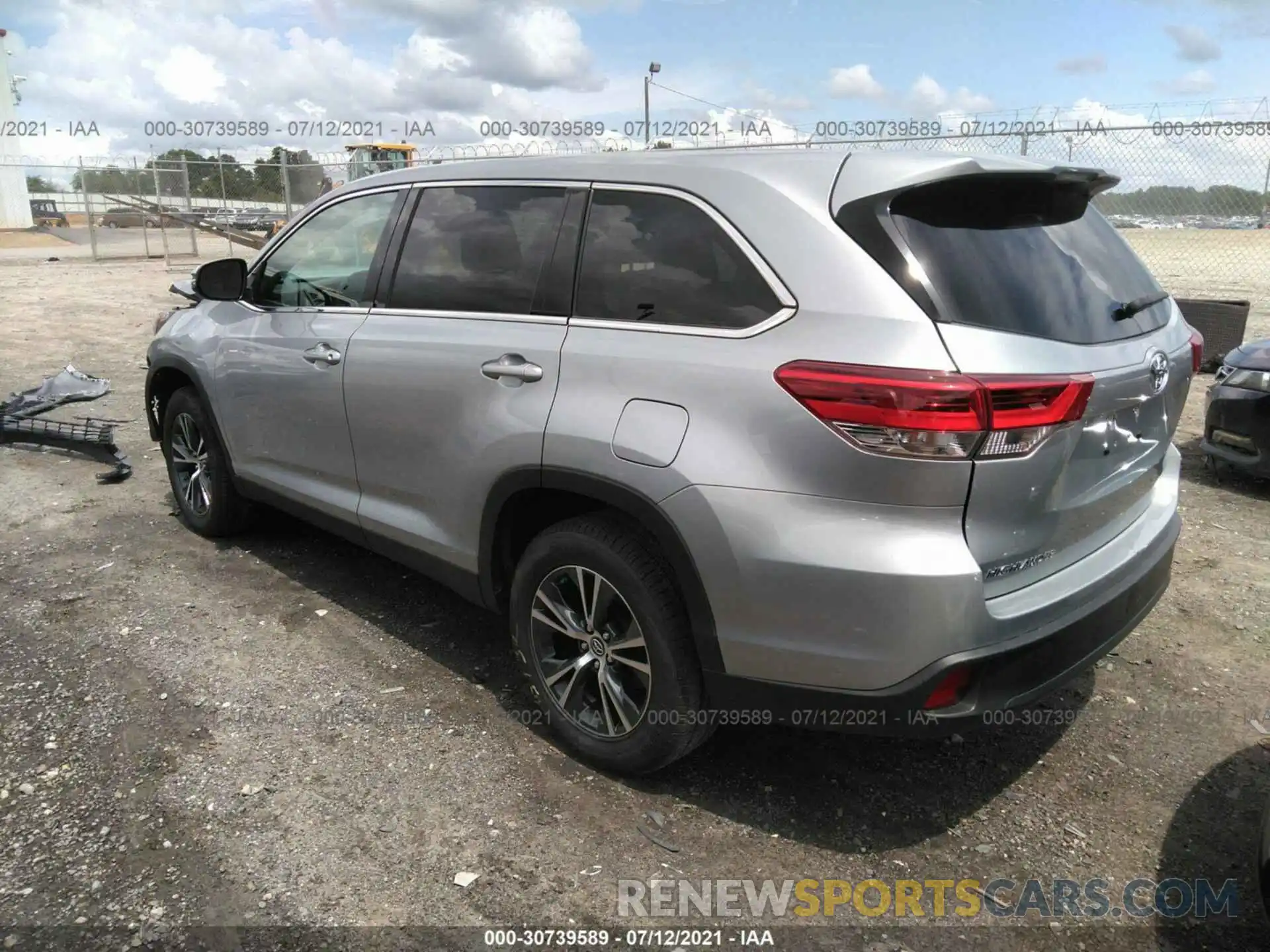 3 Photograph of a damaged car 5TDZZRFH7KS290963 TOYOTA HIGHLANDER 2019