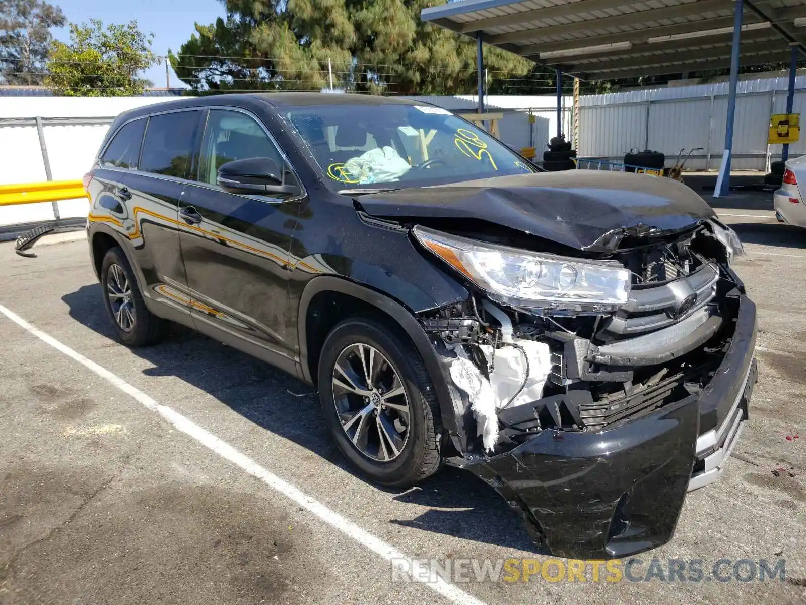 1 Photograph of a damaged car 5TDZZRFH7KS291806 TOYOTA HIGHLANDER 2019