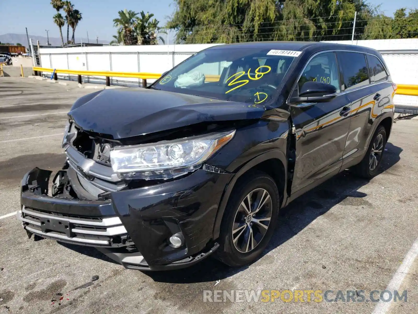 2 Photograph of a damaged car 5TDZZRFH7KS291806 TOYOTA HIGHLANDER 2019