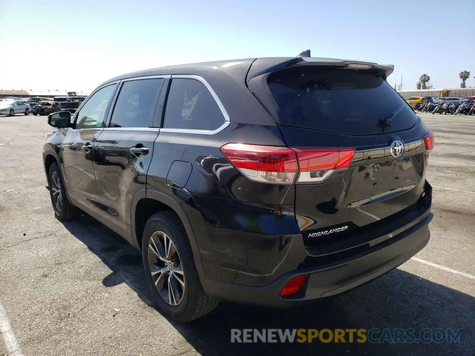 3 Photograph of a damaged car 5TDZZRFH7KS291806 TOYOTA HIGHLANDER 2019