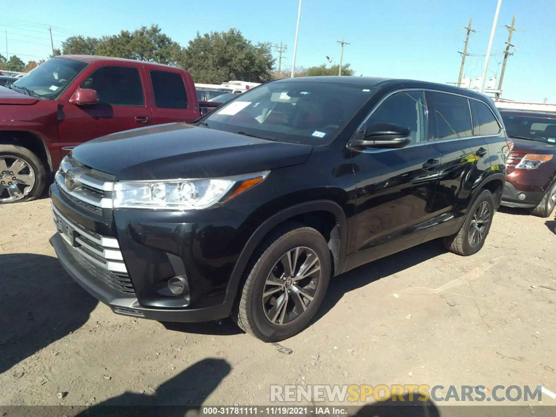 2 Photograph of a damaged car 5TDZZRFH7KS292227 TOYOTA HIGHLANDER 2019