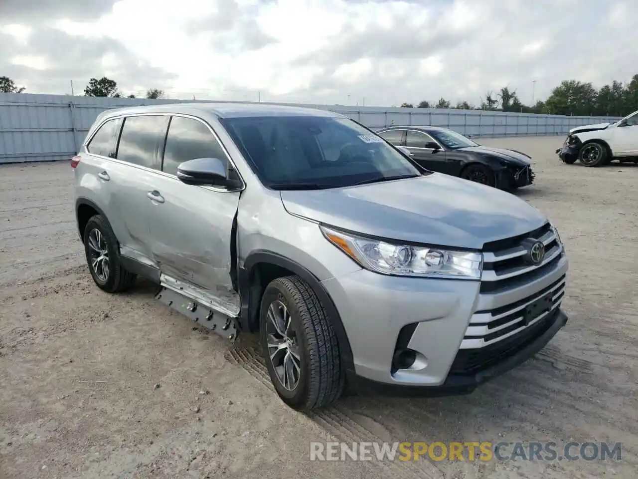 1 Photograph of a damaged car 5TDZZRFH7KS292471 TOYOTA HIGHLANDER 2019