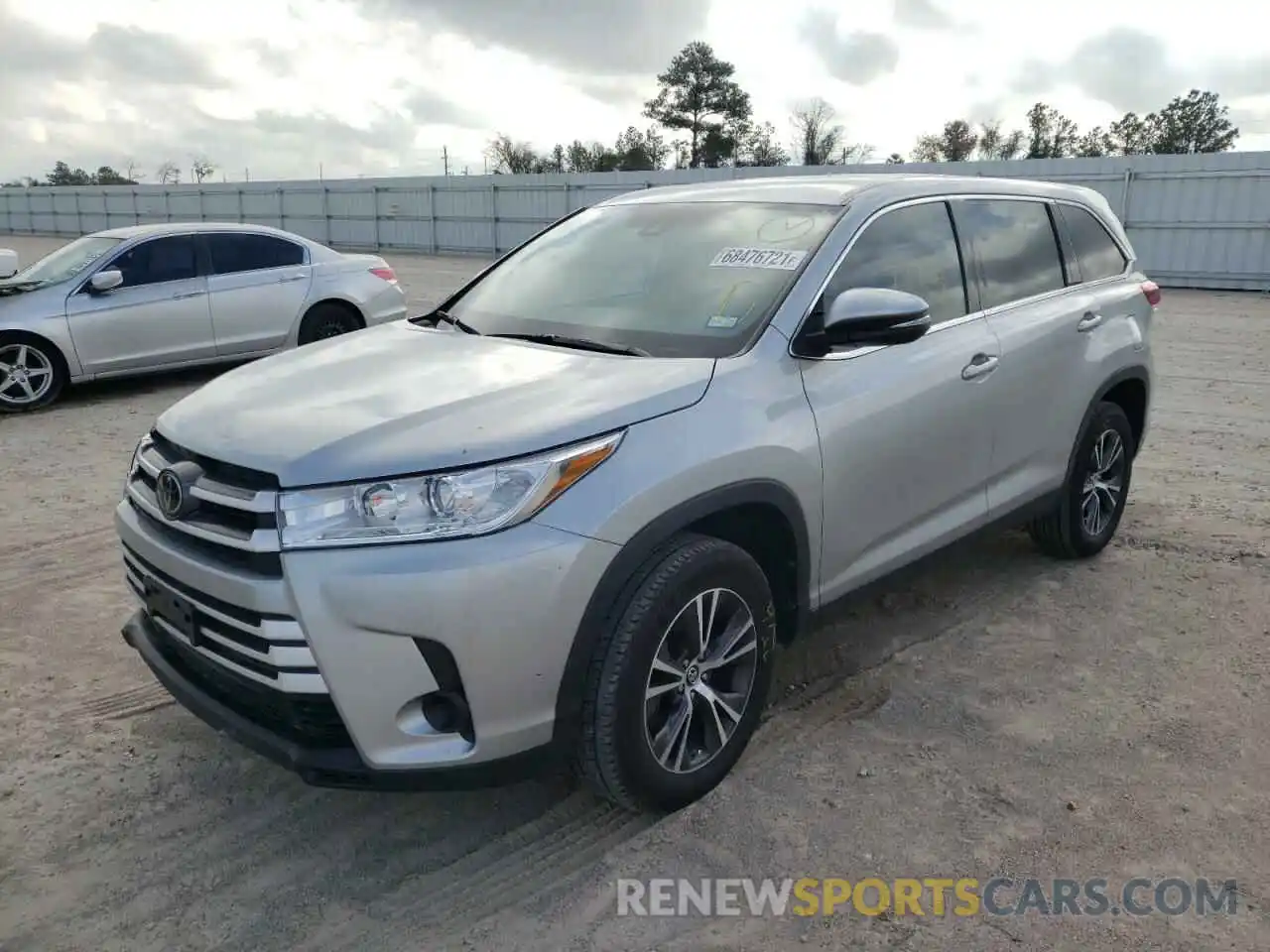 2 Photograph of a damaged car 5TDZZRFH7KS292471 TOYOTA HIGHLANDER 2019